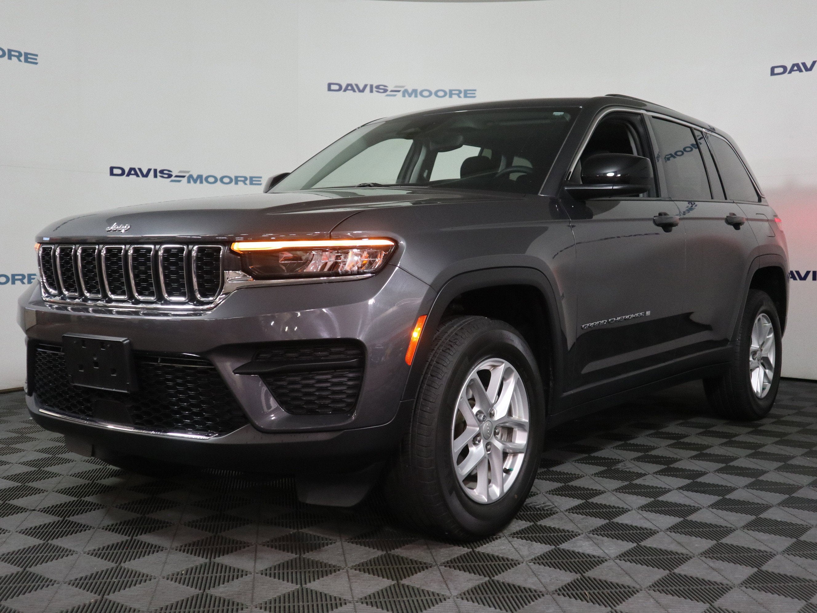 2023 Jeep Grand Cherokee Laredo