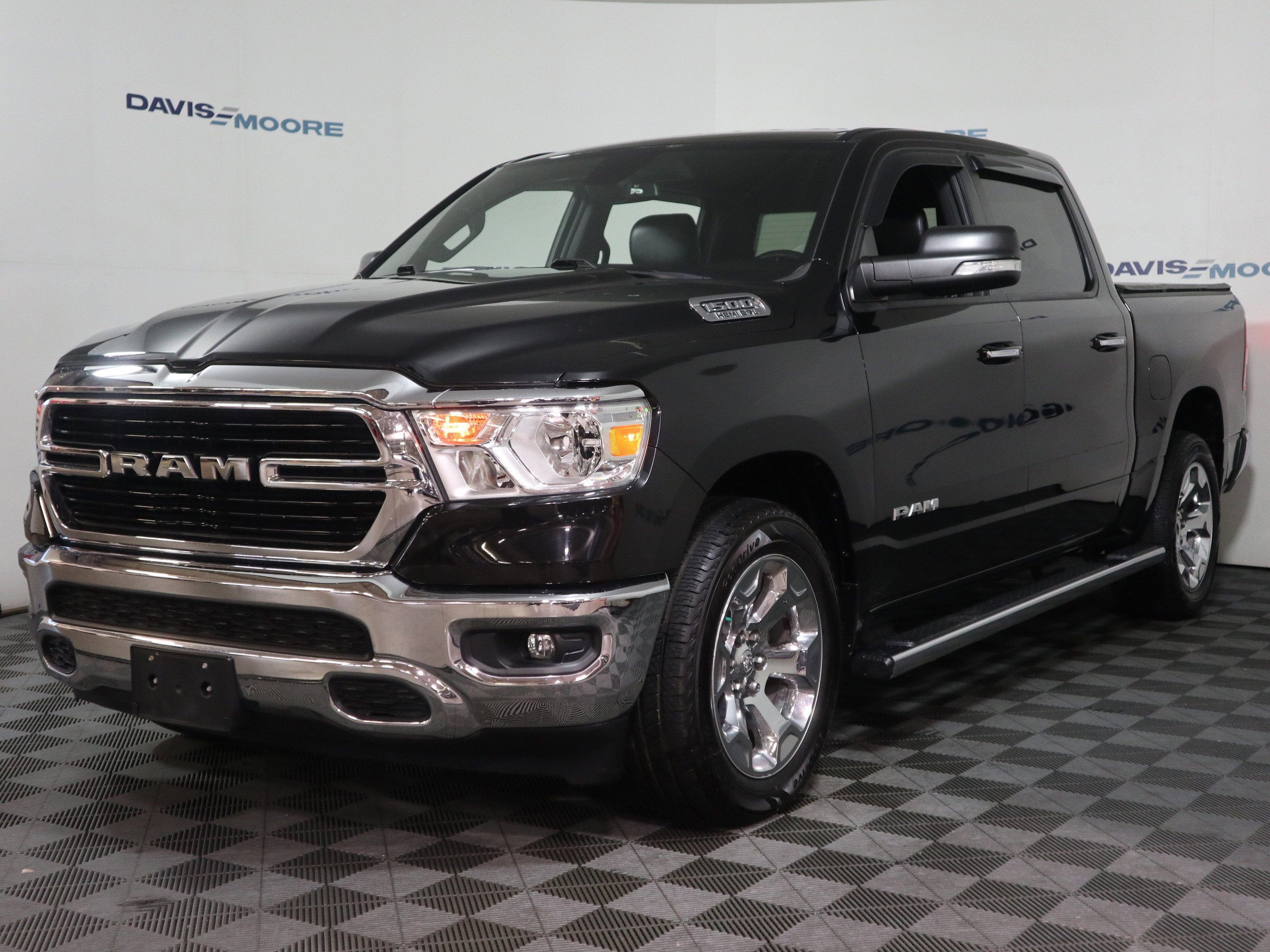 2019 RAM 1500 Big Horn/Lone Star Crew Cab 4x4