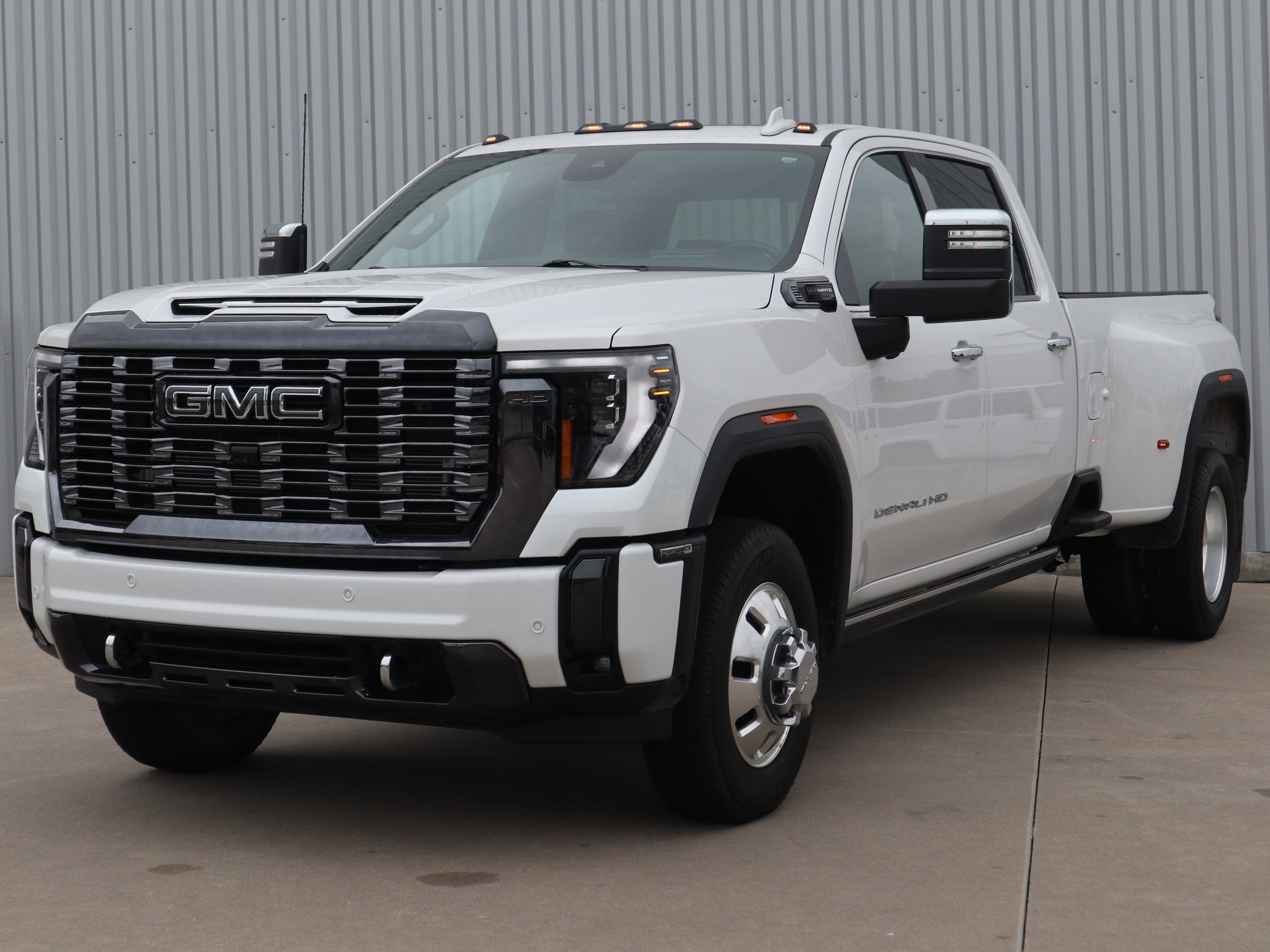 2024 GMC Sierra 3500HD Denali Ultimate Crew Cab 4WD