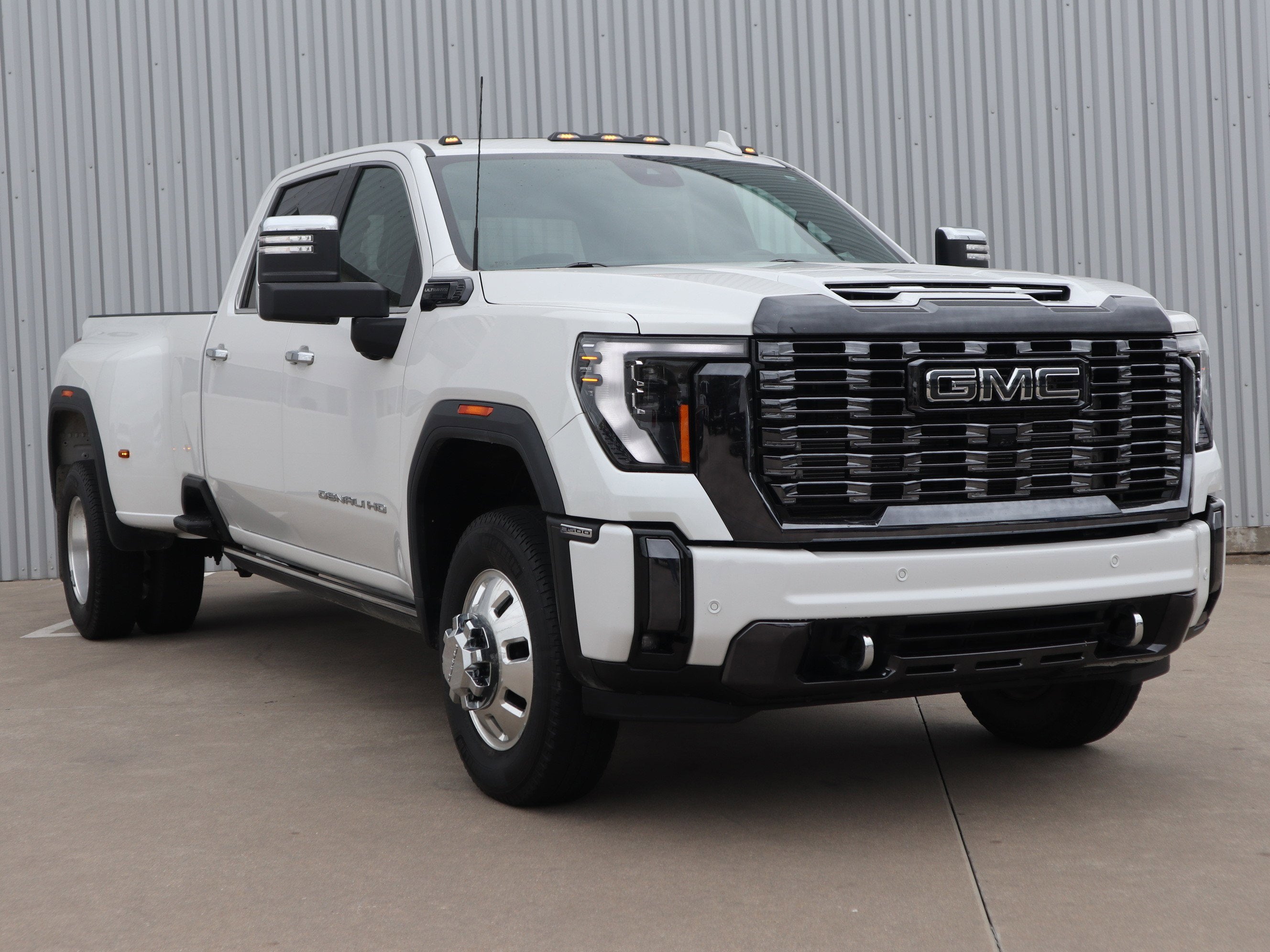 2024 GMC Sierra 3500HD Denali Ultimate Crew Cab 4WD