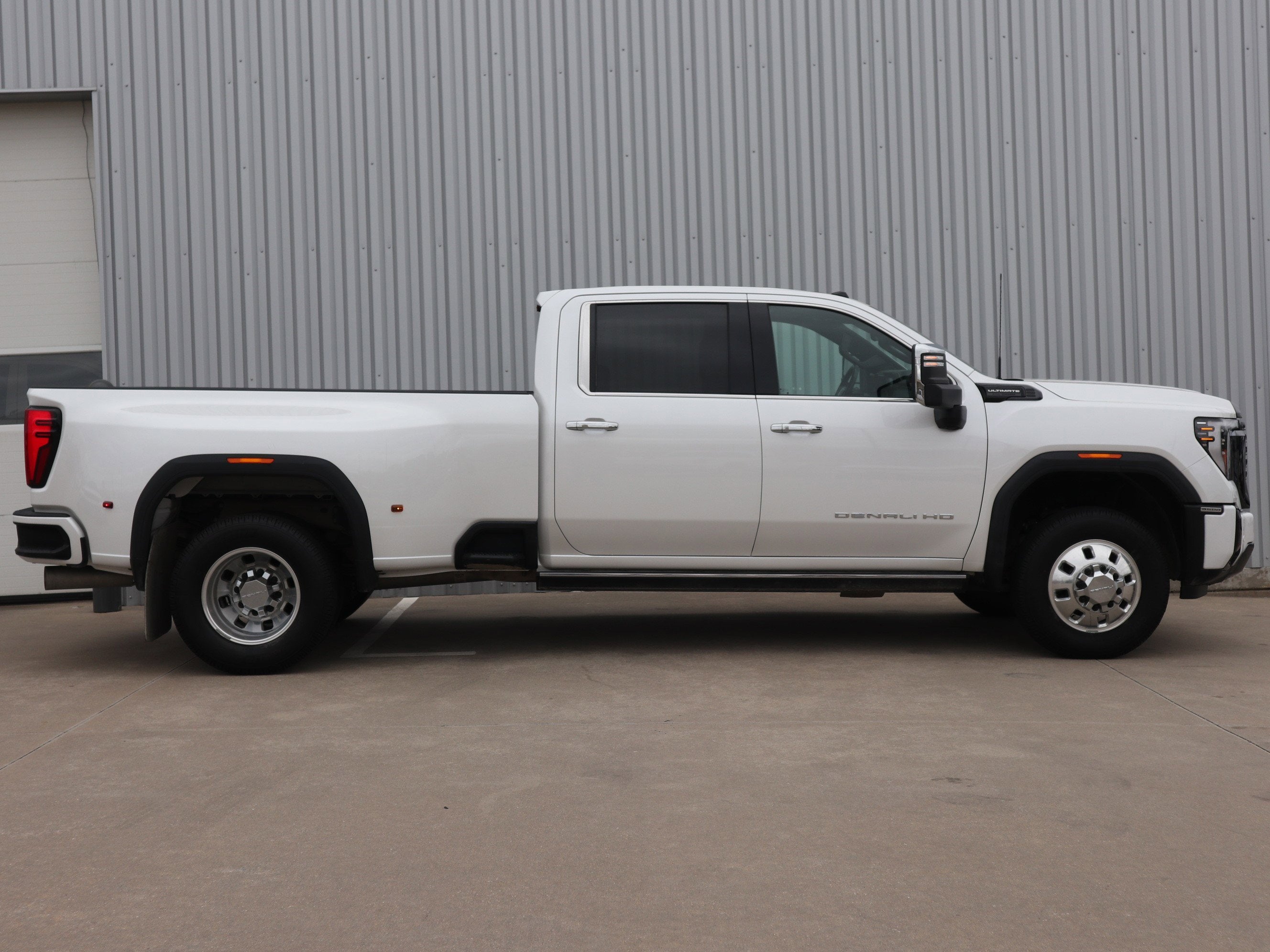 2024 GMC Sierra 3500HD Denali Ultimate Crew Cab 4WD