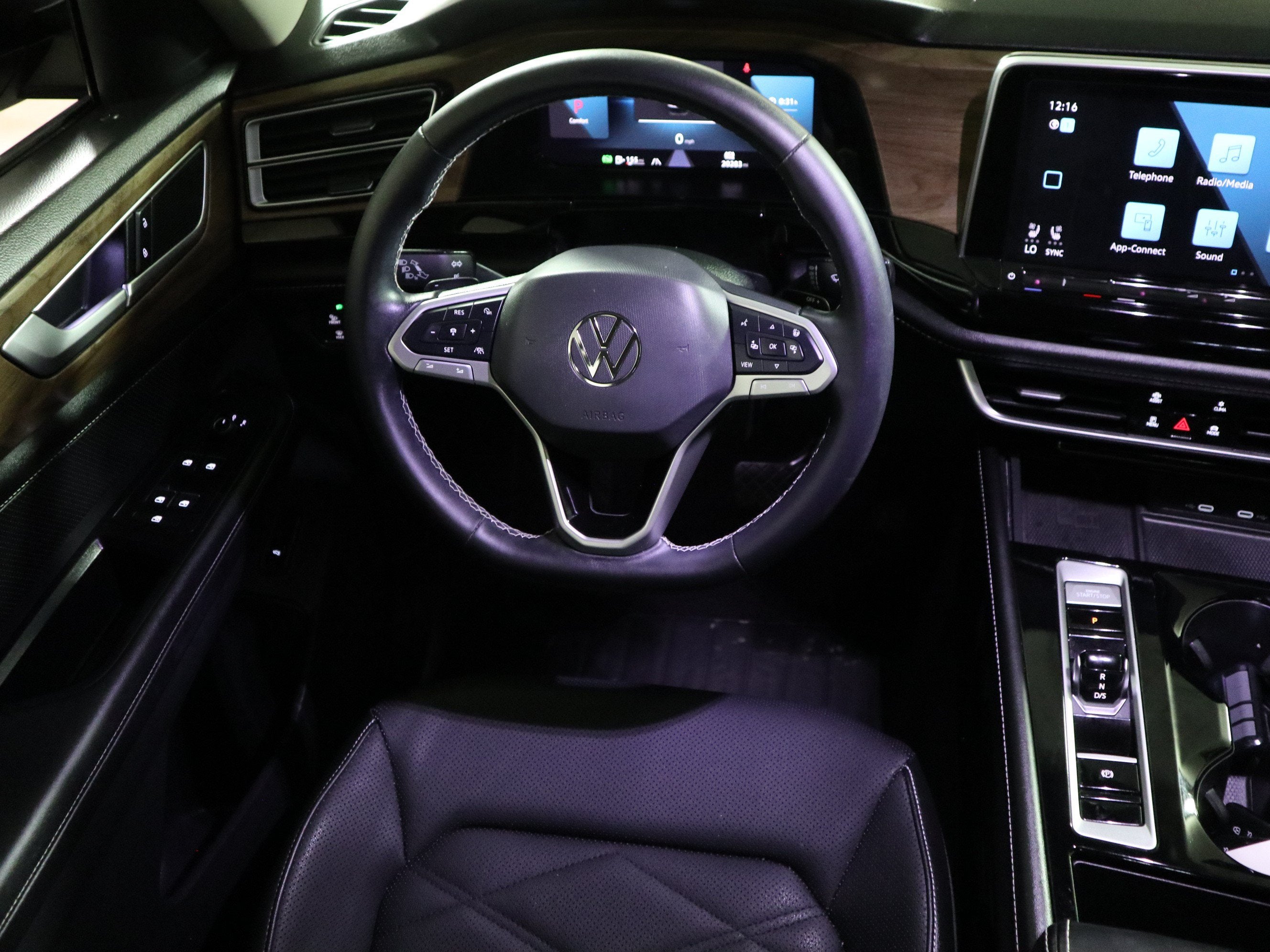 2024 Volkswagen Atlas 2.0T SE w/Technology