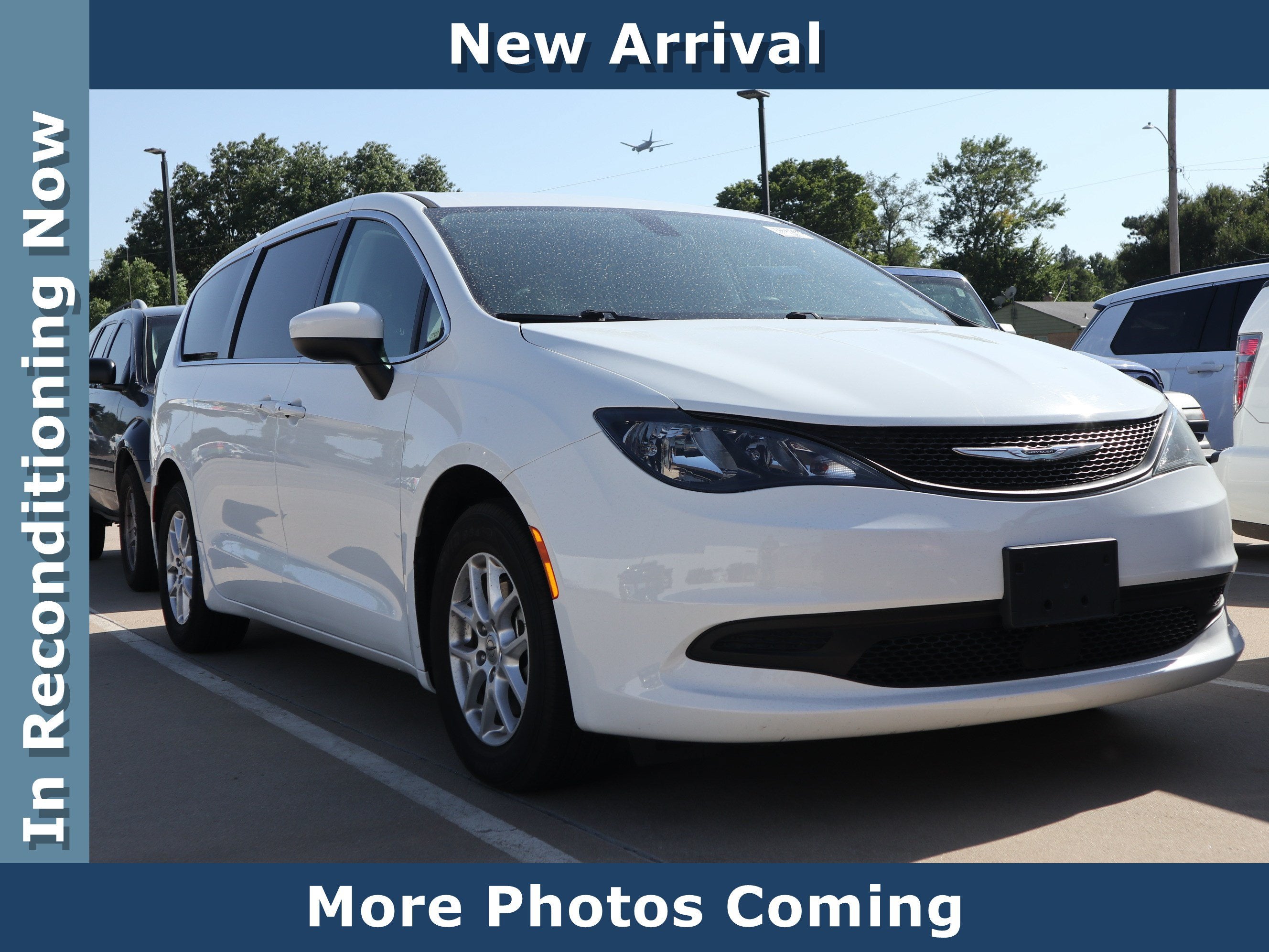 2022 Chrysler Voyager LX