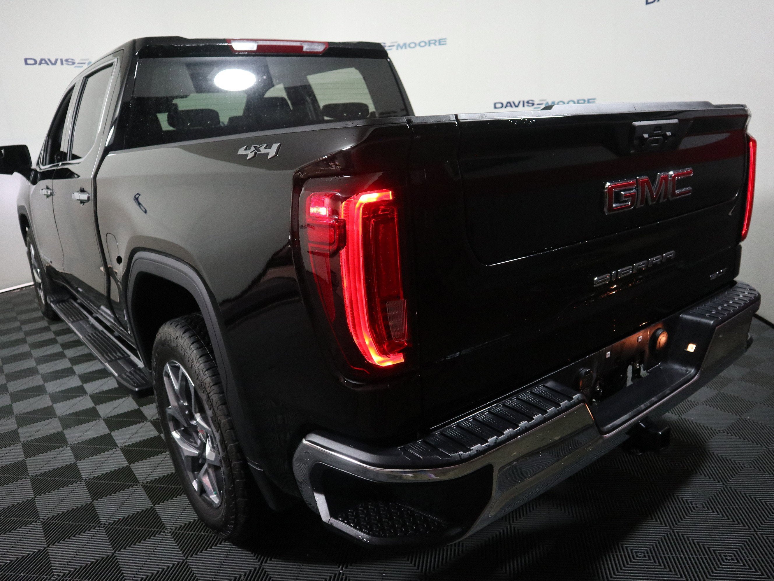 2024 GMC Sierra 1500 SLT Crew Cab 4WD