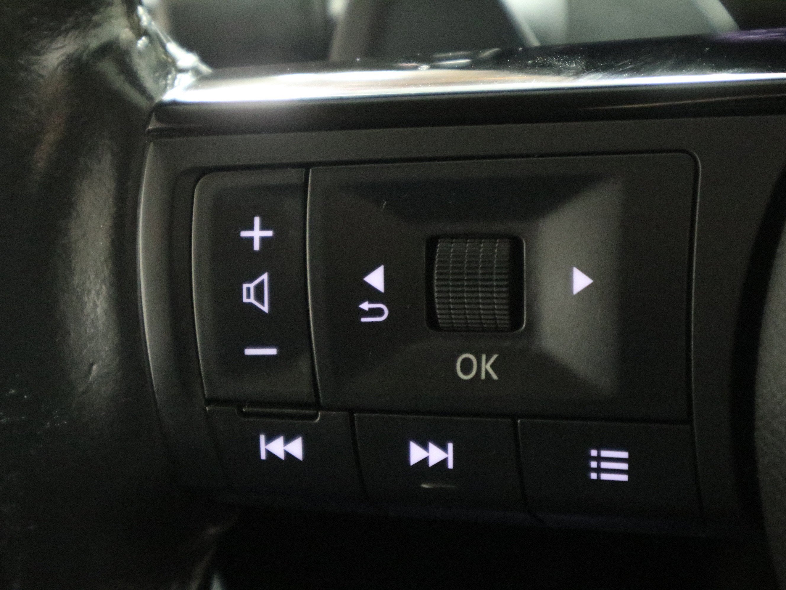 2022 Nissan Pathfinder SL 4WD