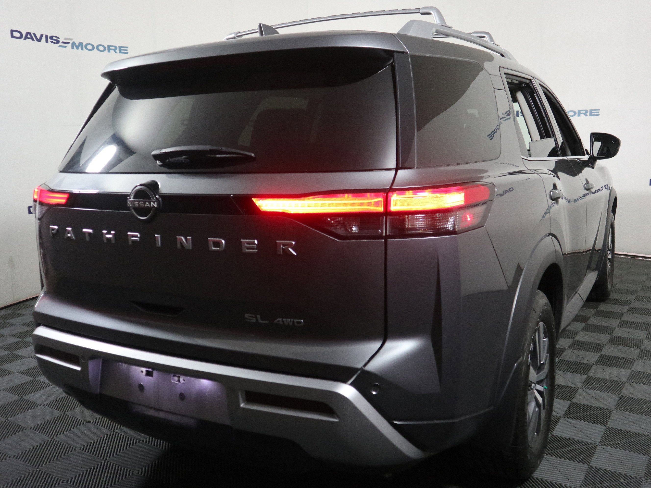 2022 Nissan Pathfinder SL 4WD