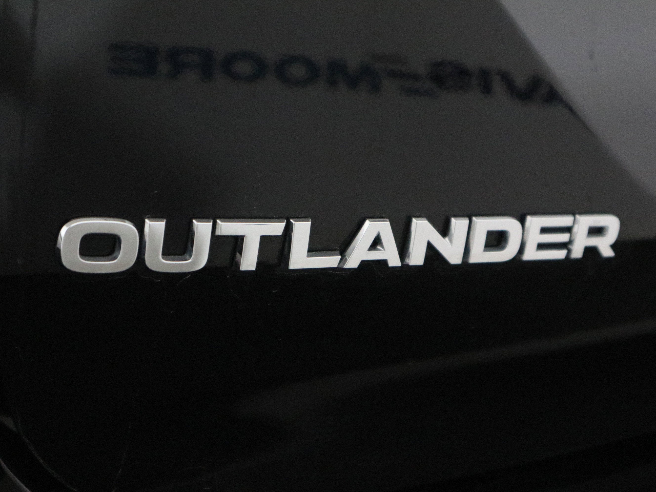 2025 Mitsubishi Outlander ES AWD