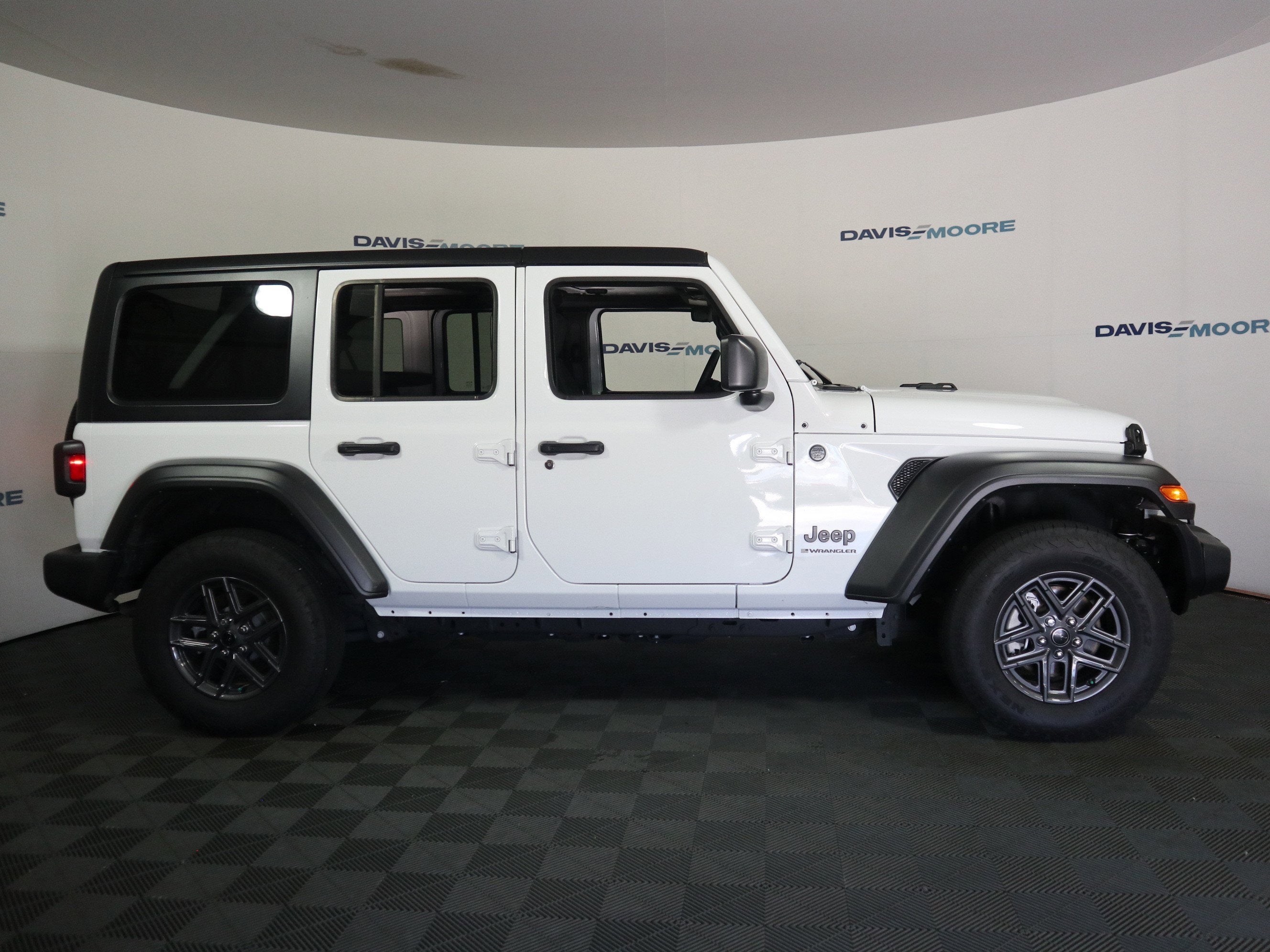 2025 Jeep Wrangler 4-Door Summit 4x4