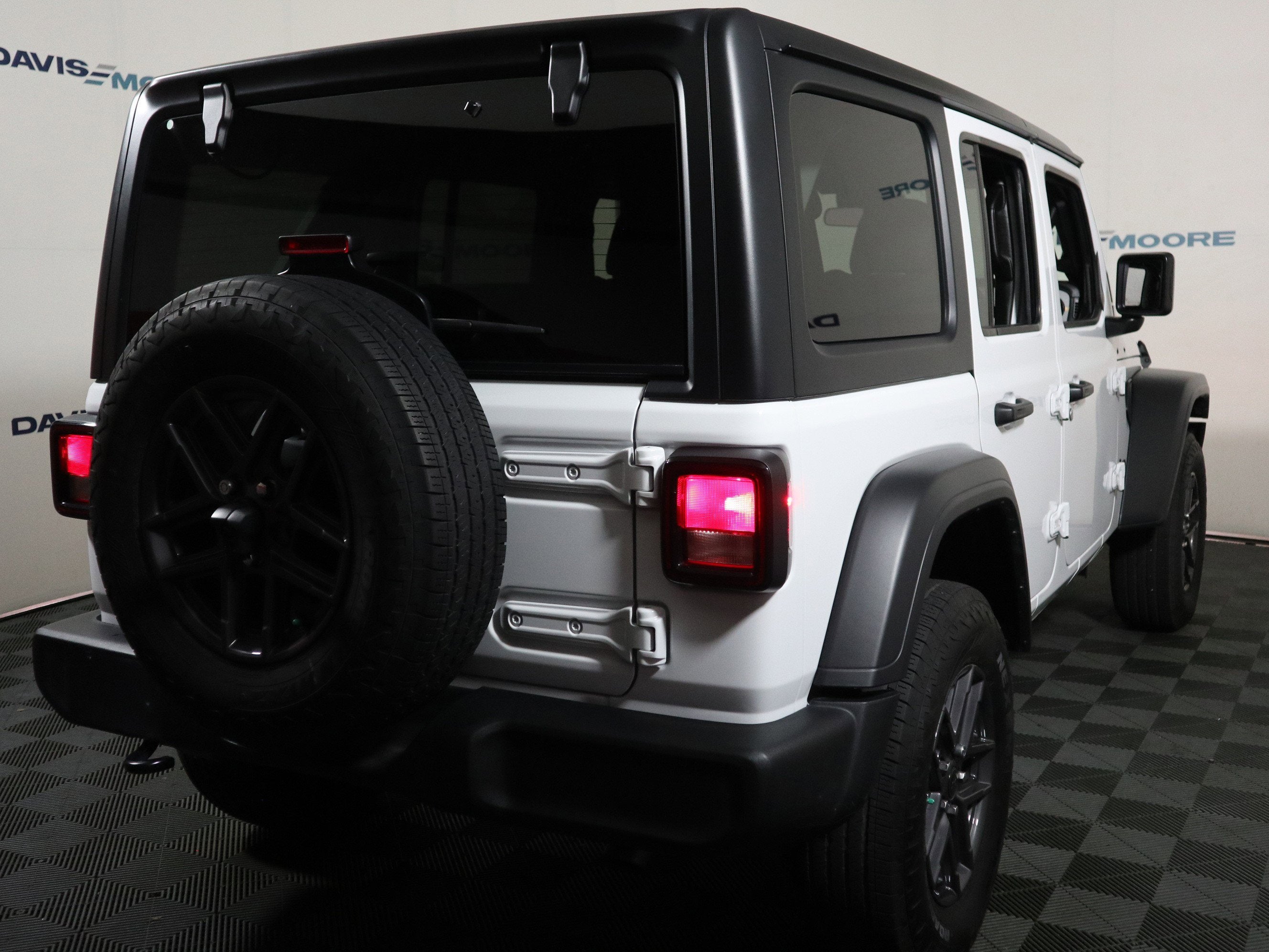 2025 Jeep Wrangler 4-Door Summit 4x4
