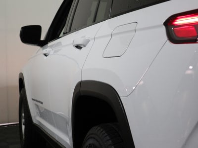2023 Jeep Grand Cherokee Laredo 4x2