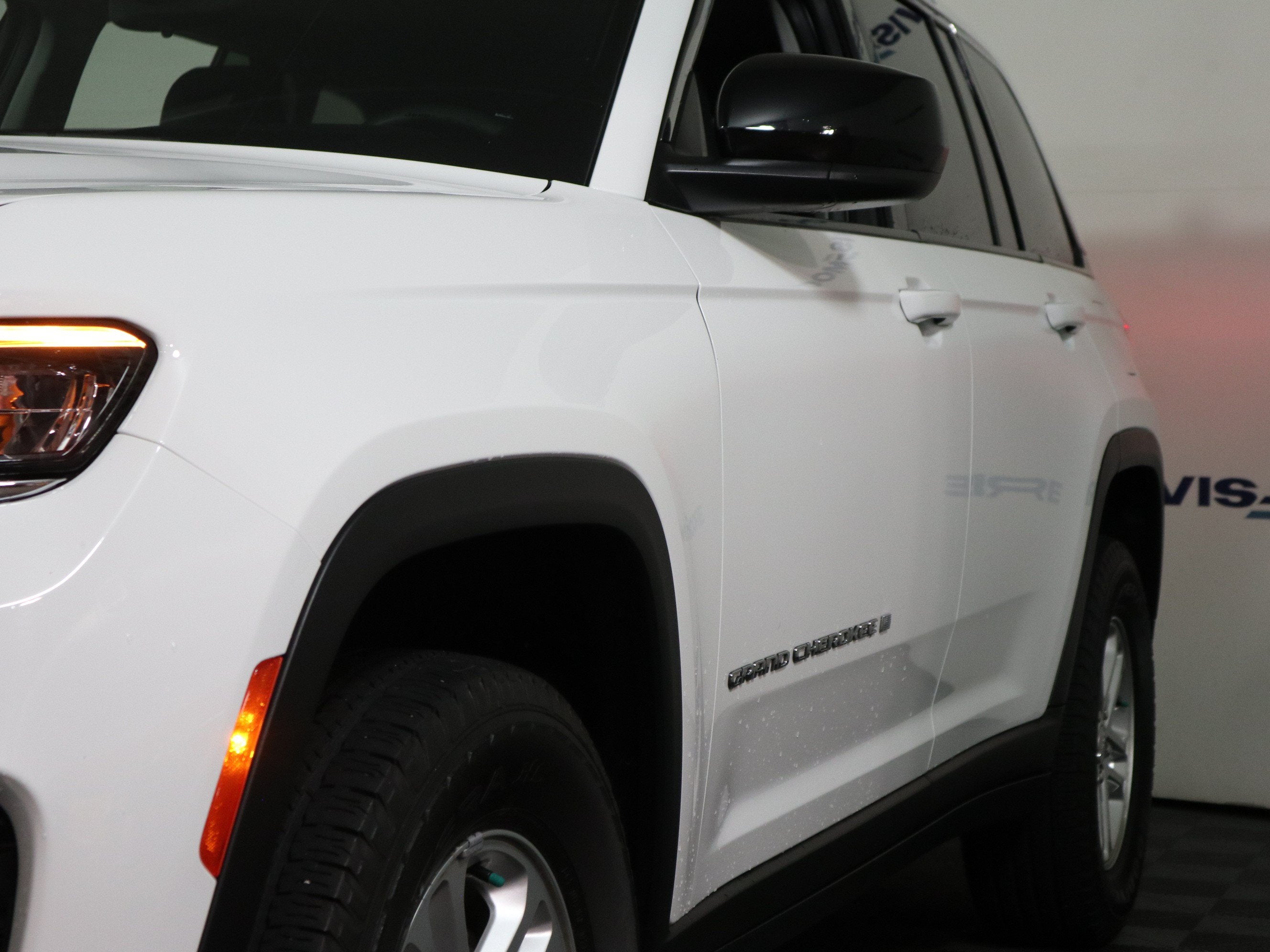 2023 Jeep Grand Cherokee Laredo 4x2