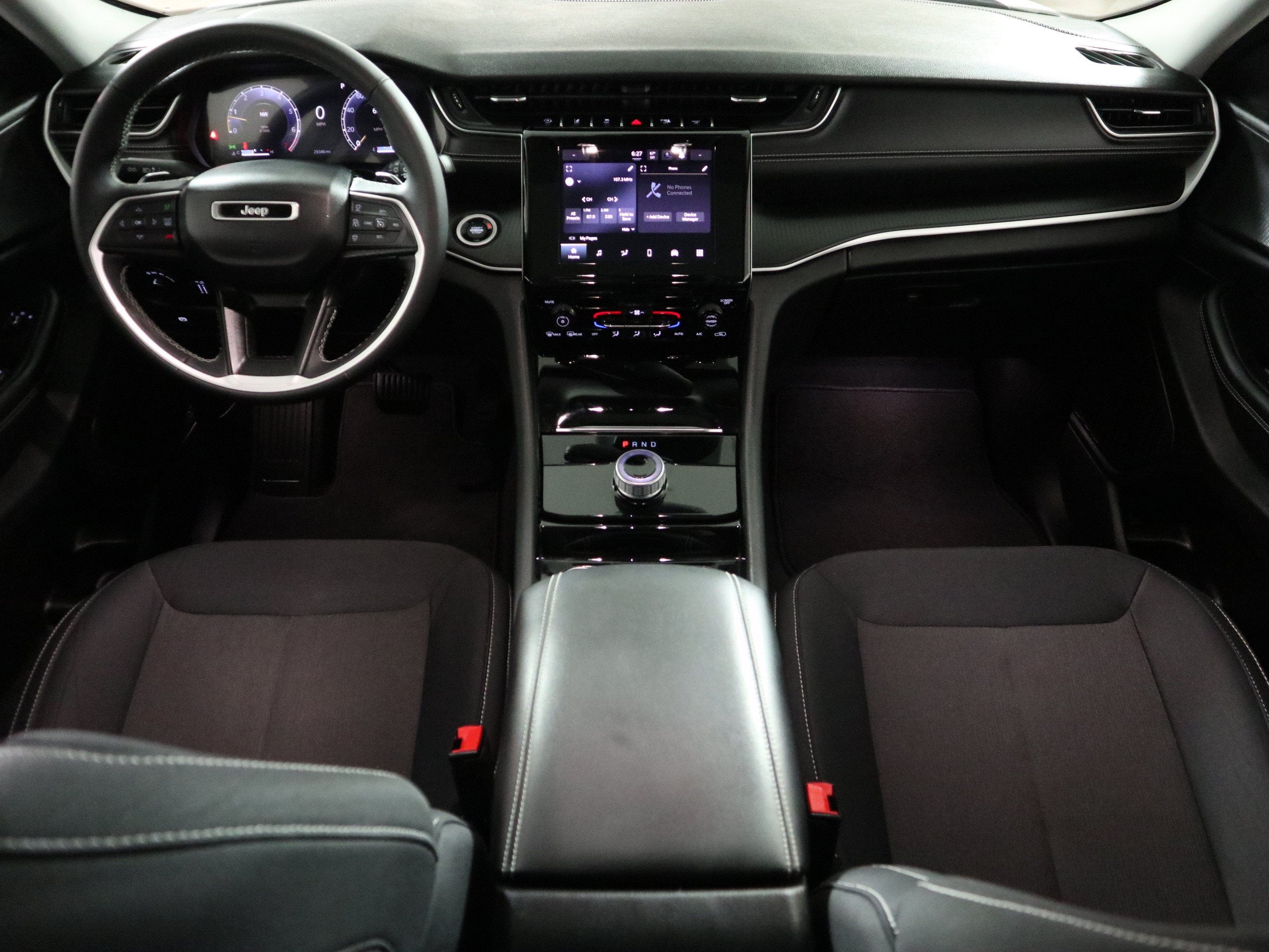 2023 Jeep Grand Cherokee Laredo 4x2