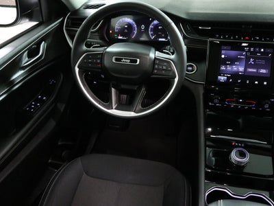 2023 Jeep Grand Cherokee Laredo 4x2