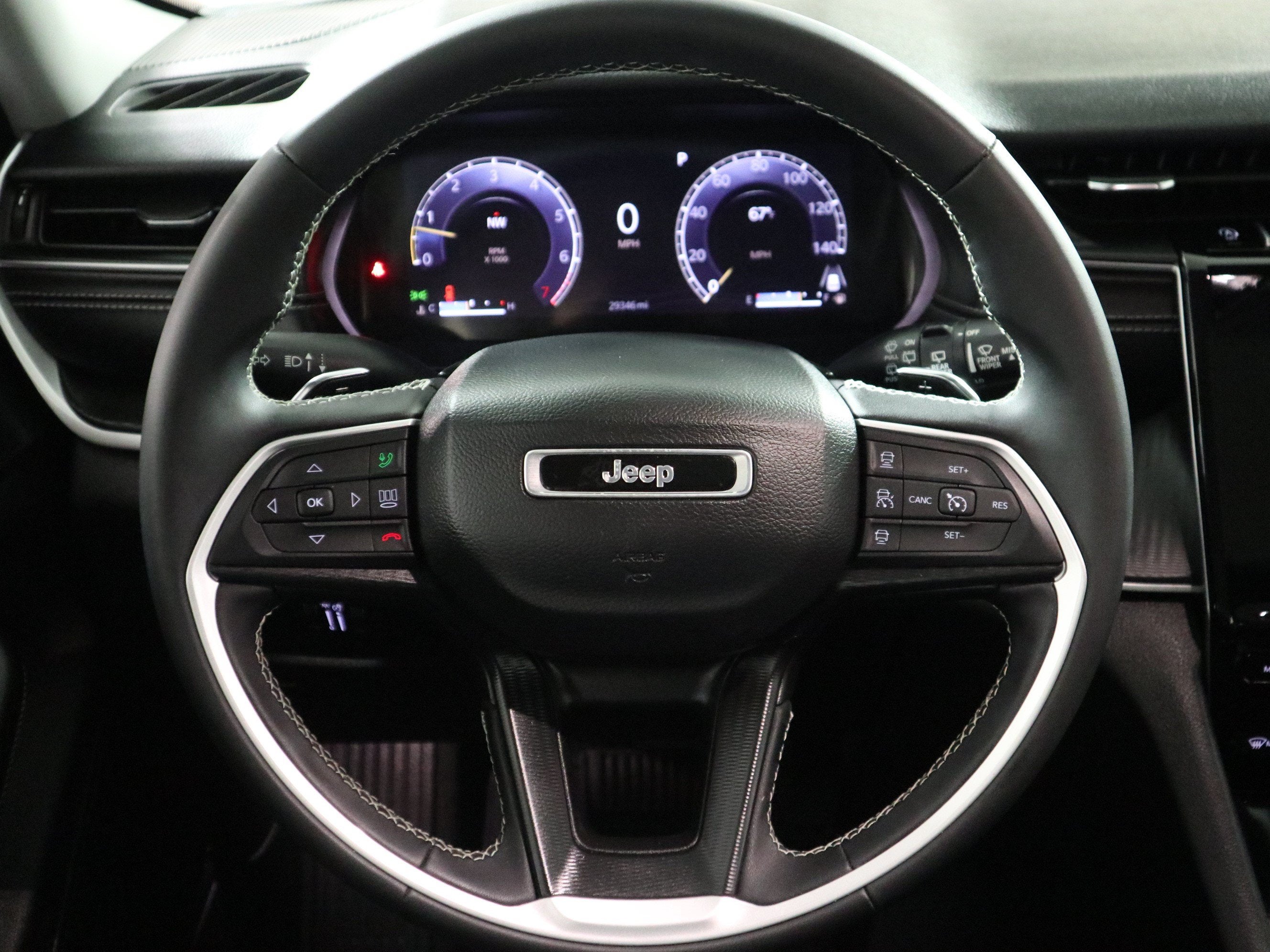 2023 Jeep Grand Cherokee Laredo 4x2