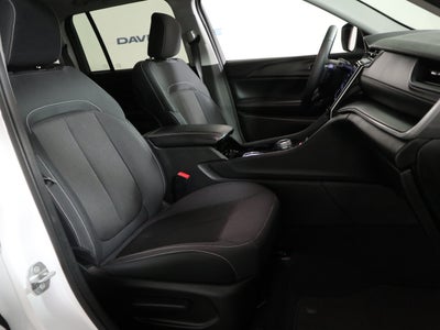 2023 Jeep Grand Cherokee Laredo 4x2