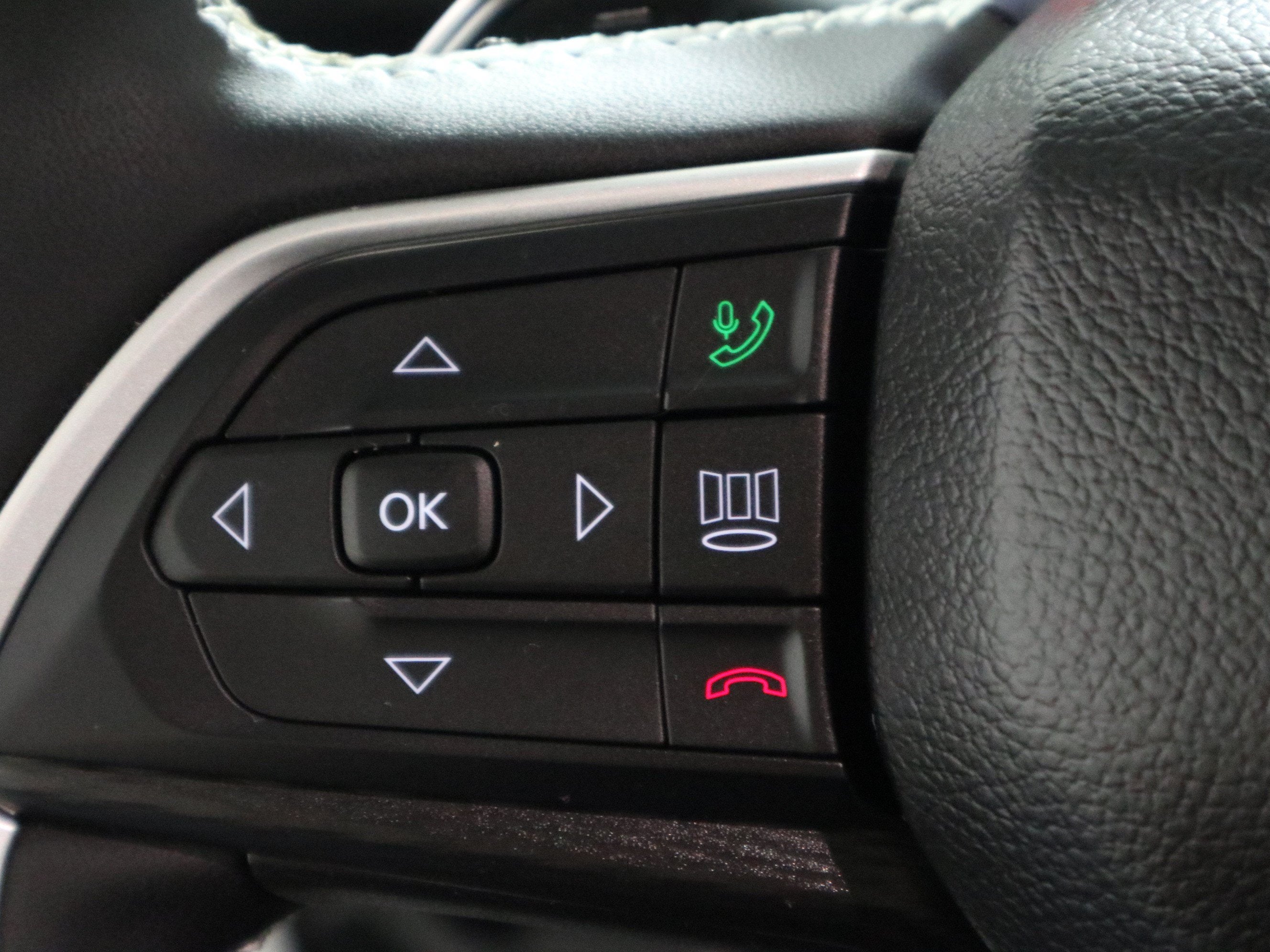 2023 Jeep Grand Cherokee Laredo 4x2