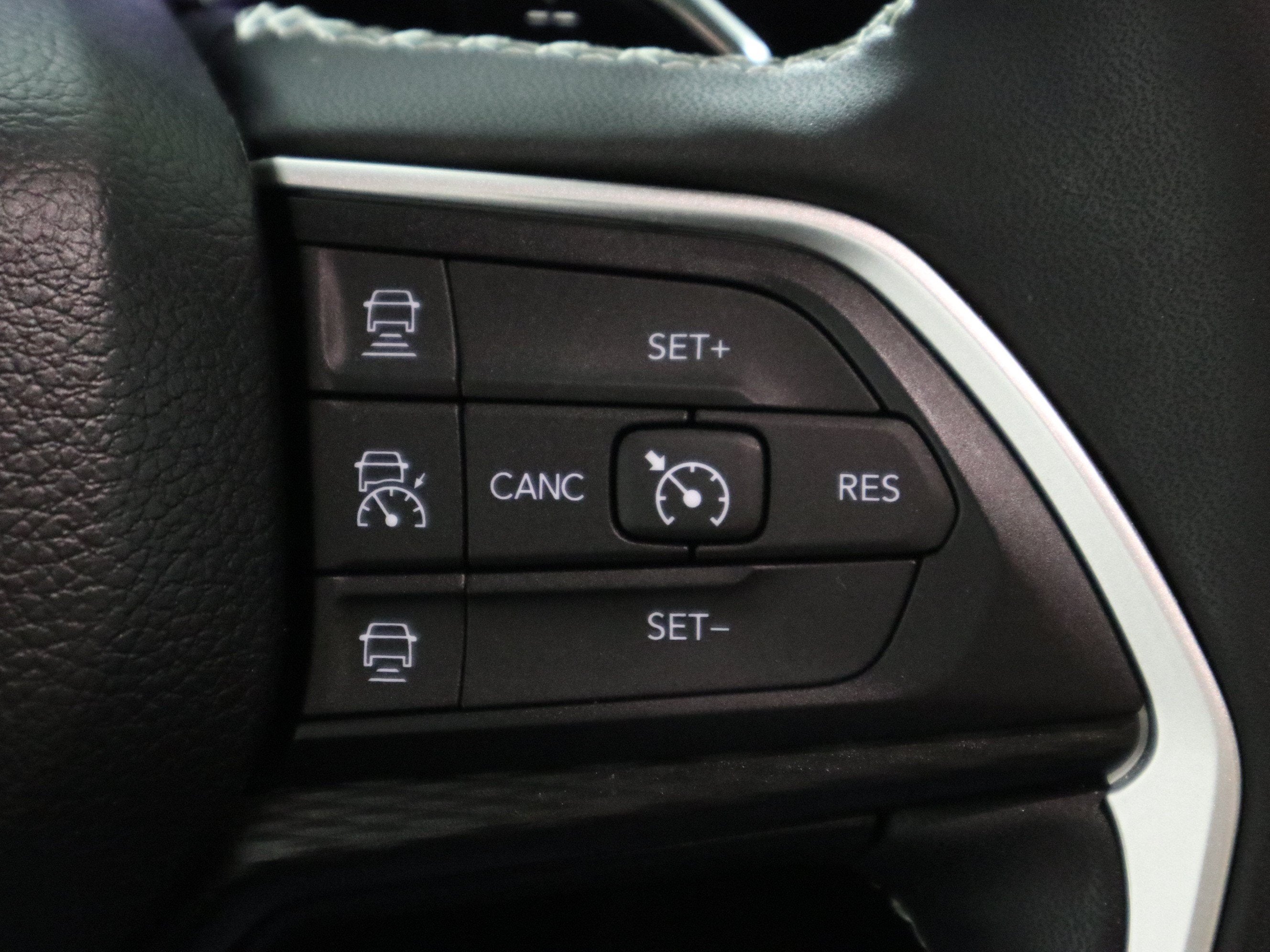 2023 Jeep Grand Cherokee Laredo 4x2
