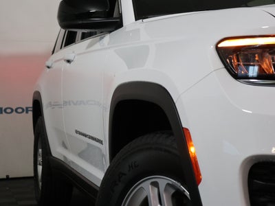 2023 Jeep Grand Cherokee Laredo 4x2