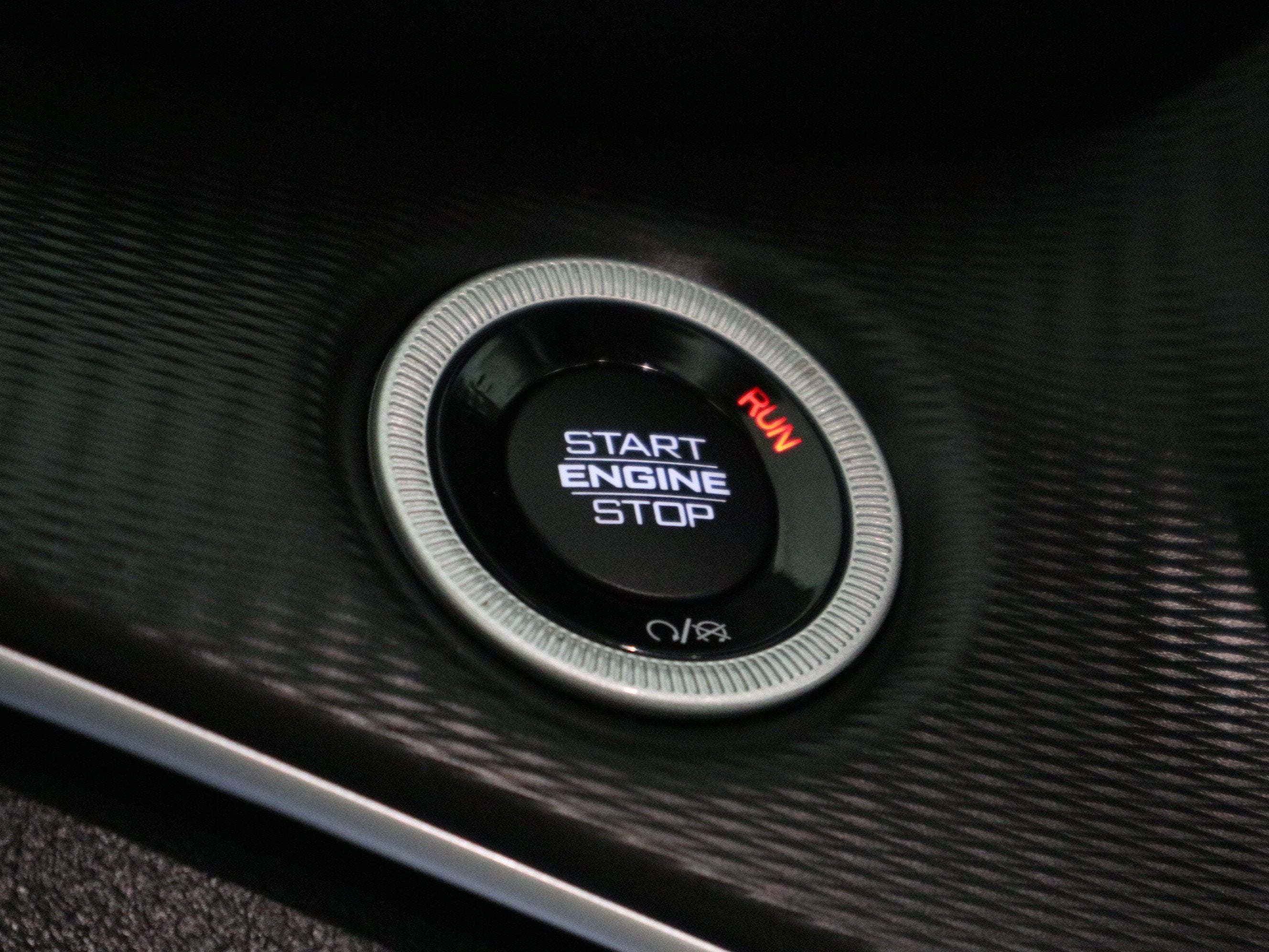 2023 Jeep Grand Cherokee Laredo 4x2