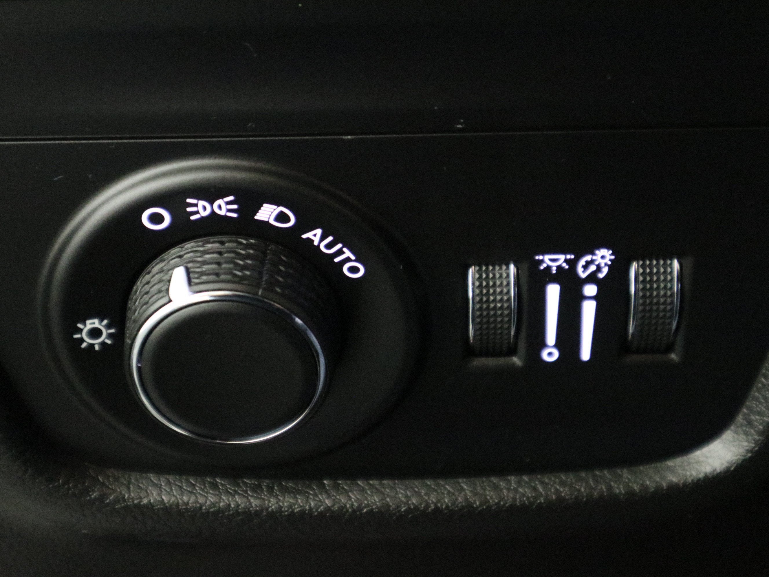 2023 Jeep Grand Cherokee Laredo 4x2