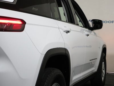2023 Jeep Grand Cherokee Laredo 4x2
