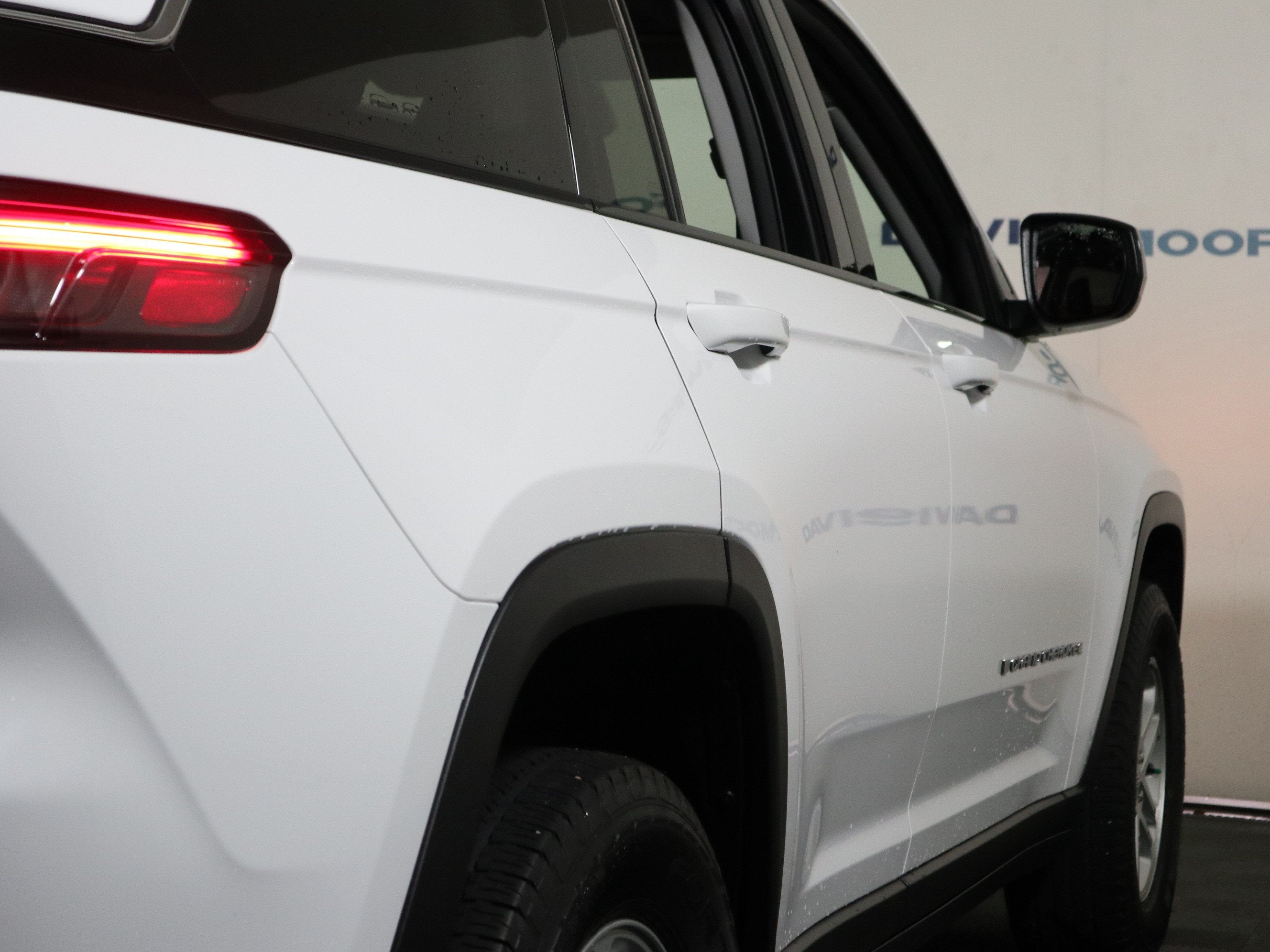 2023 Jeep Grand Cherokee Laredo 4x2