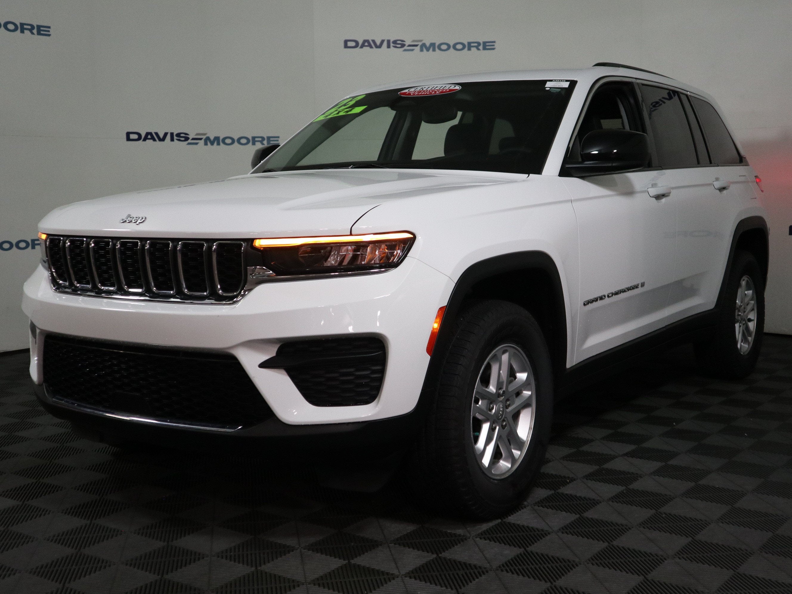 2023 Jeep Grand Cherokee Laredo