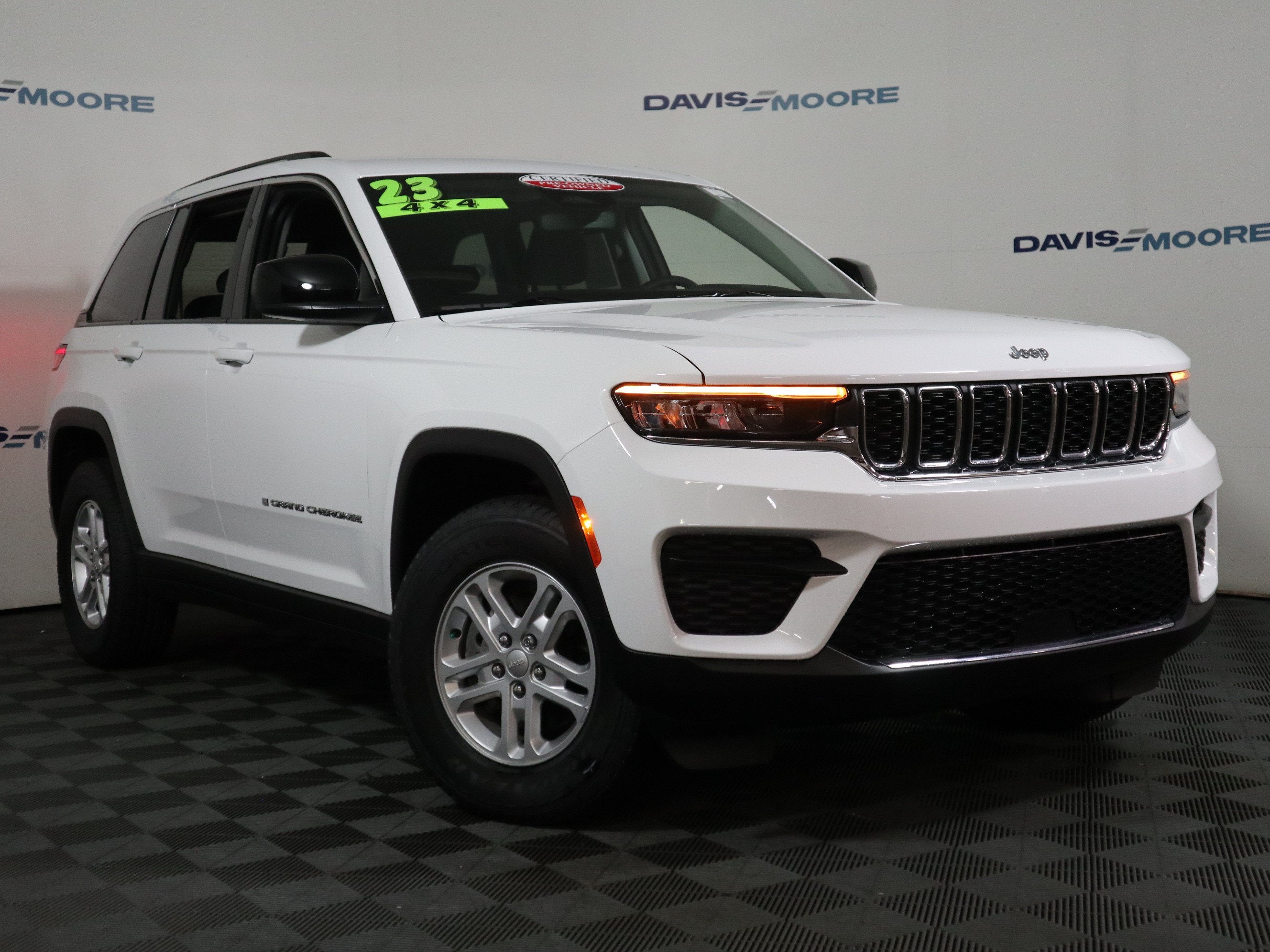 2023 Jeep Grand Cherokee Laredo