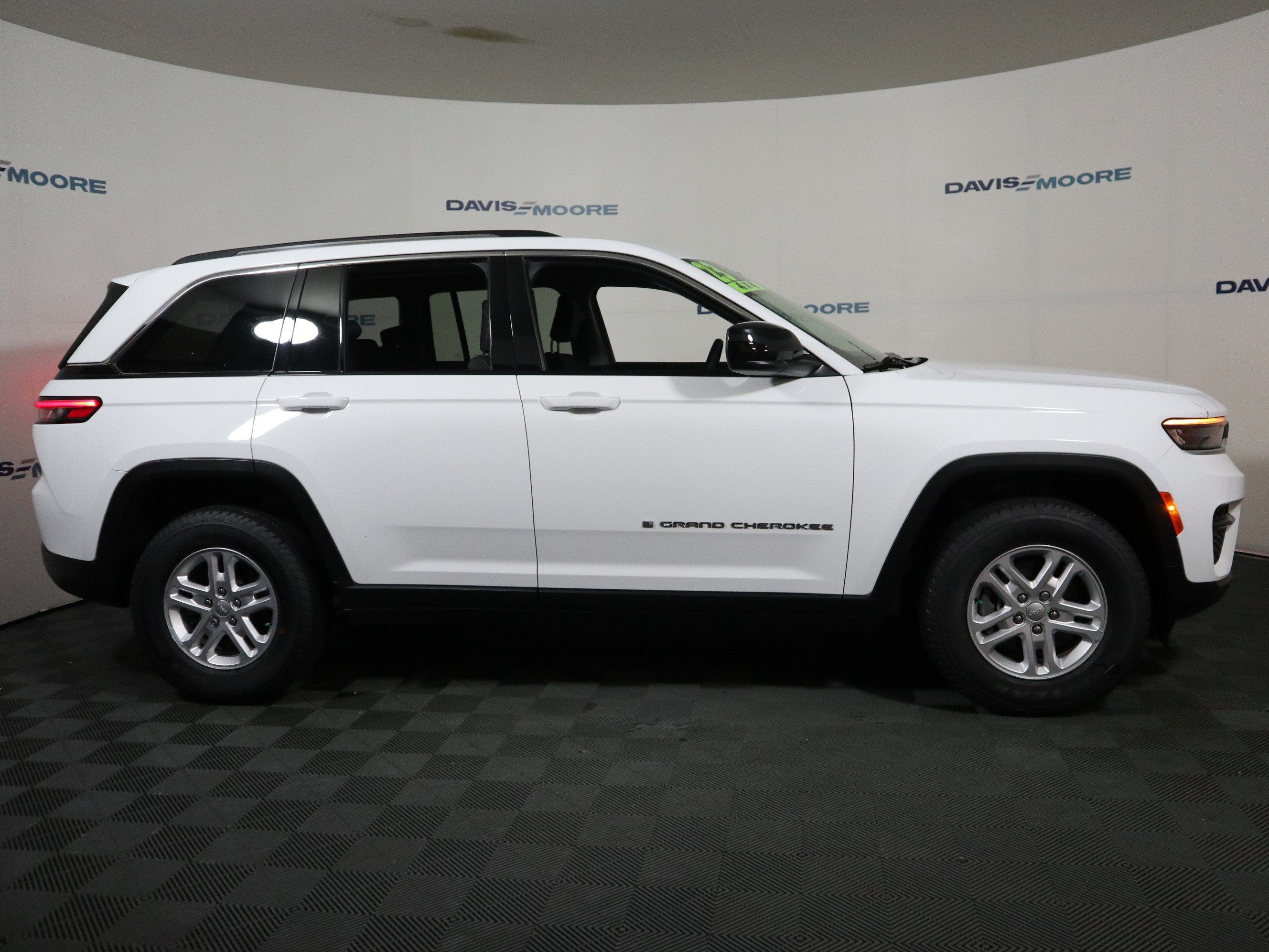 2023 Jeep Grand Cherokee Laredo