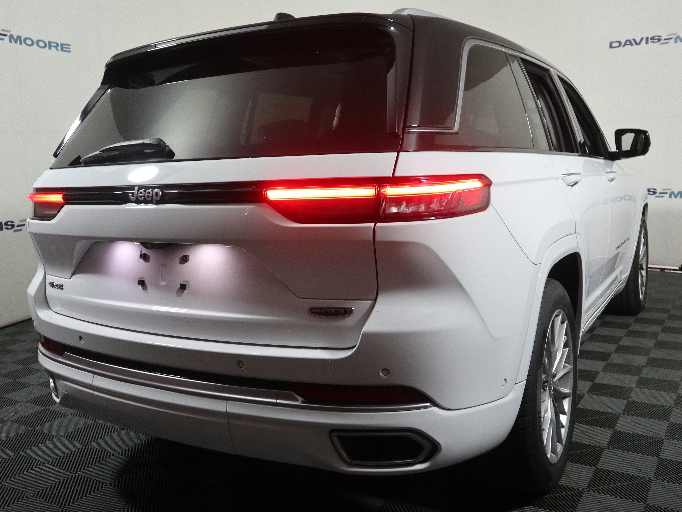 2022 Jeep Grand Cherokee Summit