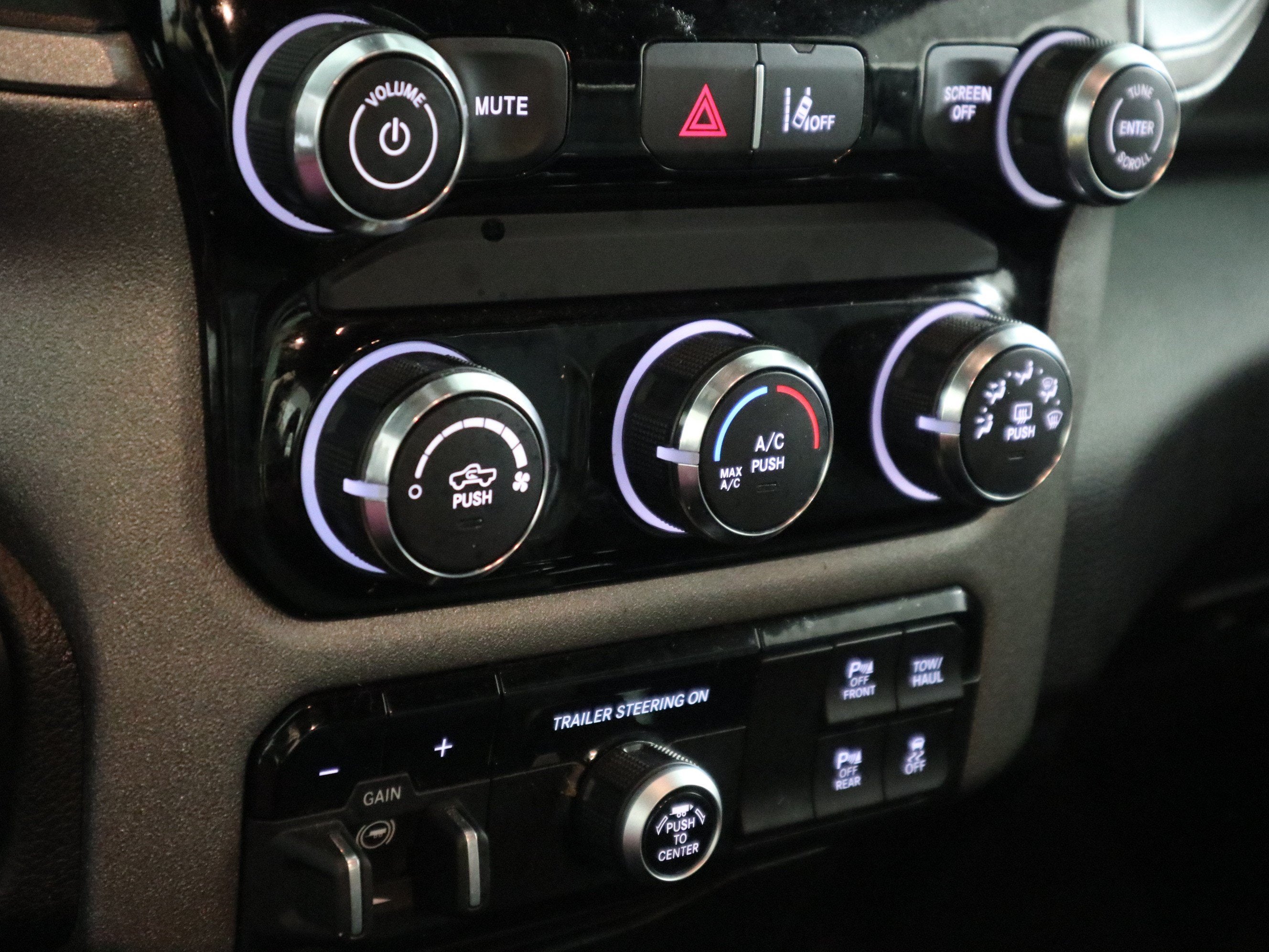 2025 RAM 1500 Tradesman Quad Cab 4x2 6'4" Box