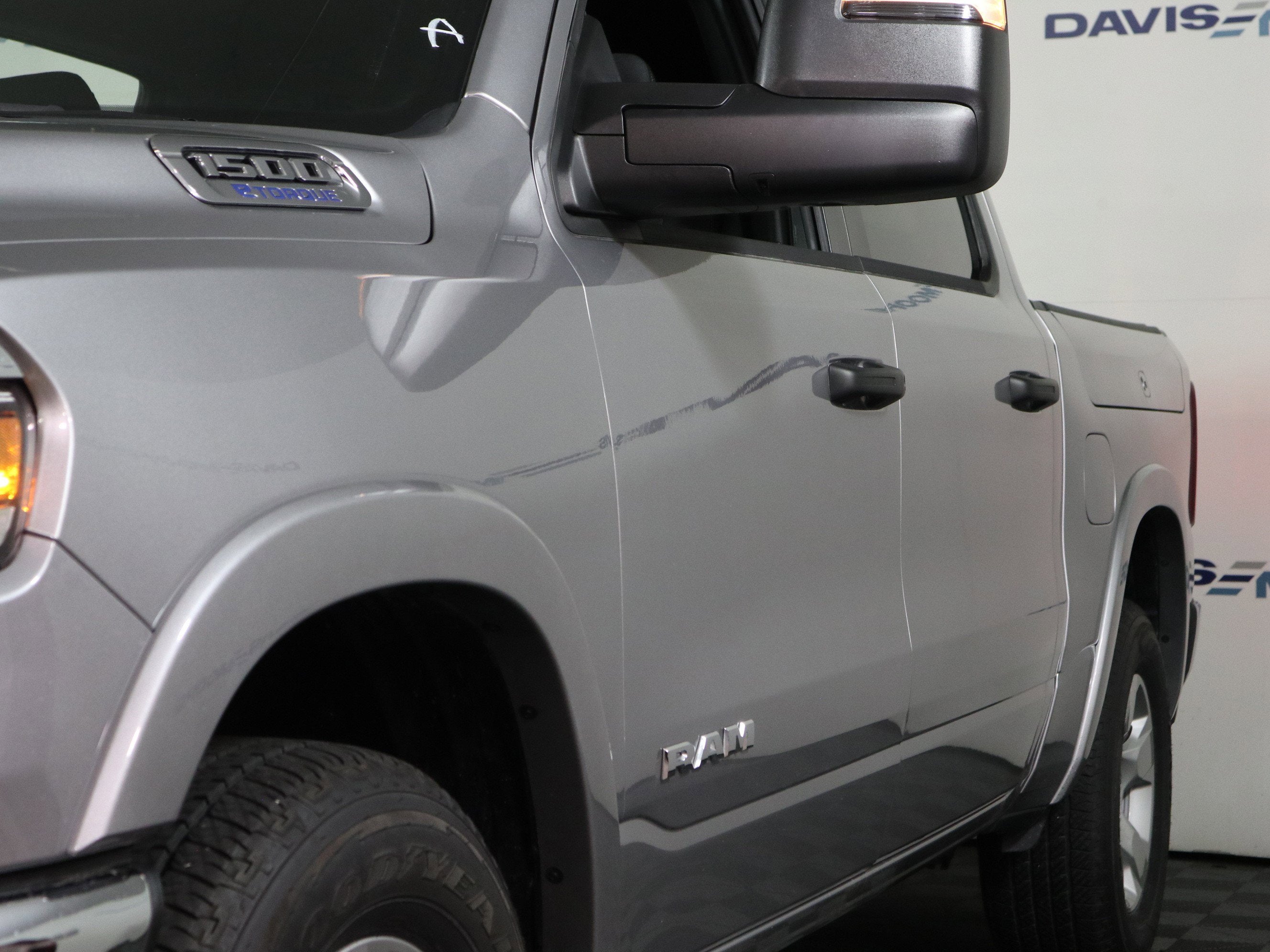 2025 RAM 1500 Big Horn Crew Cab 4x4 5'7" Box