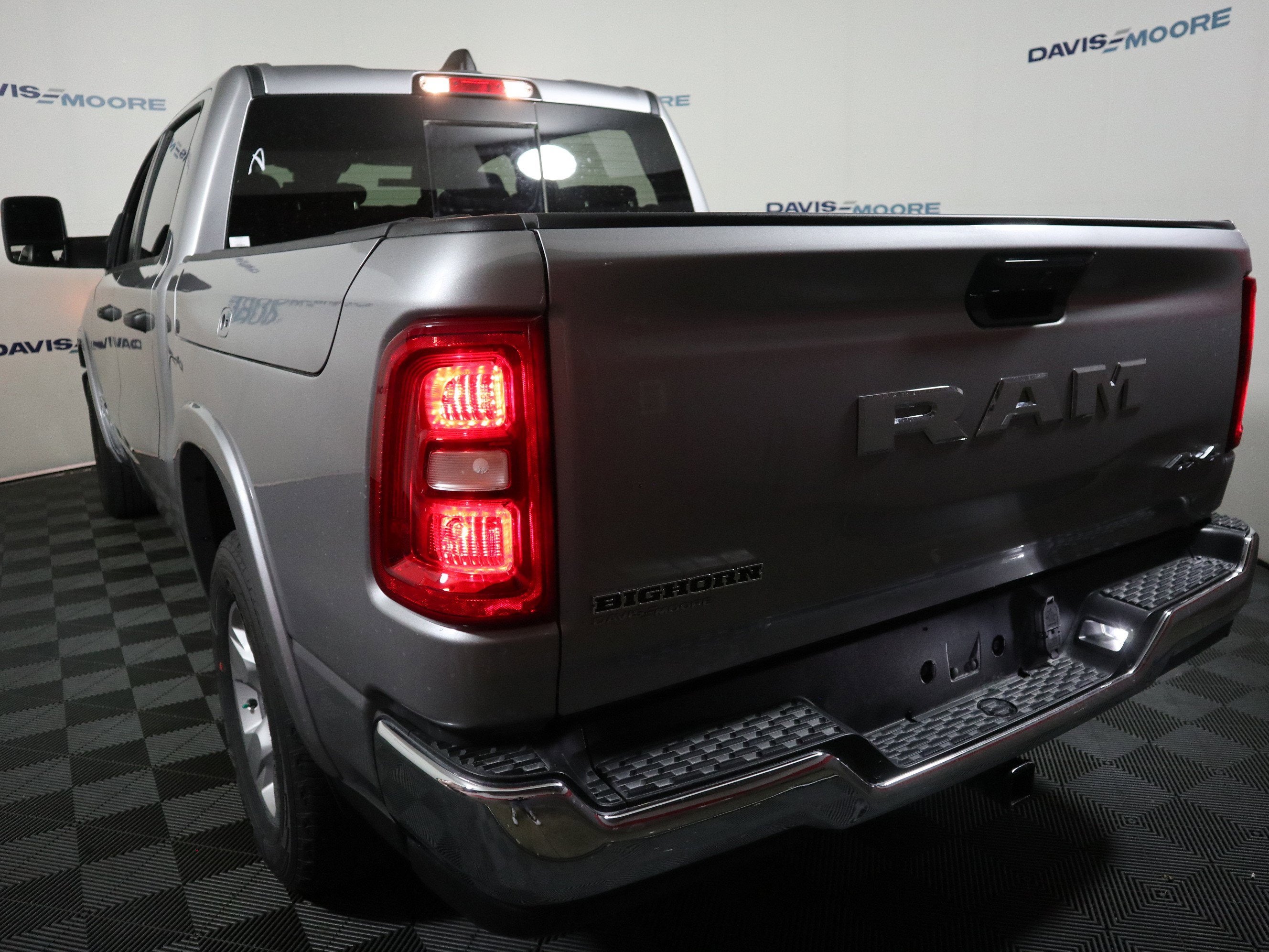2025 RAM 1500 Big Horn Crew Cab 4x4 5'7" Box