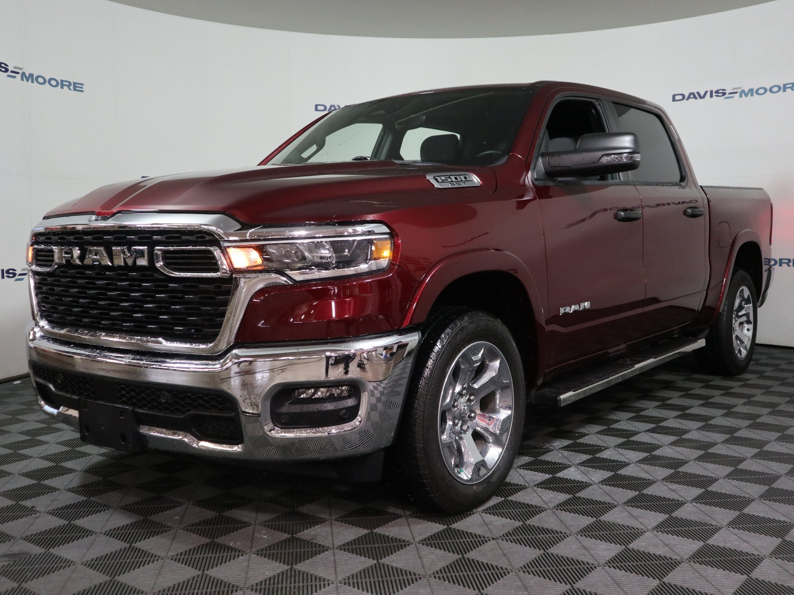 2025 RAM 1500 Lone Star Crew Cab 4x4 5'7" Box