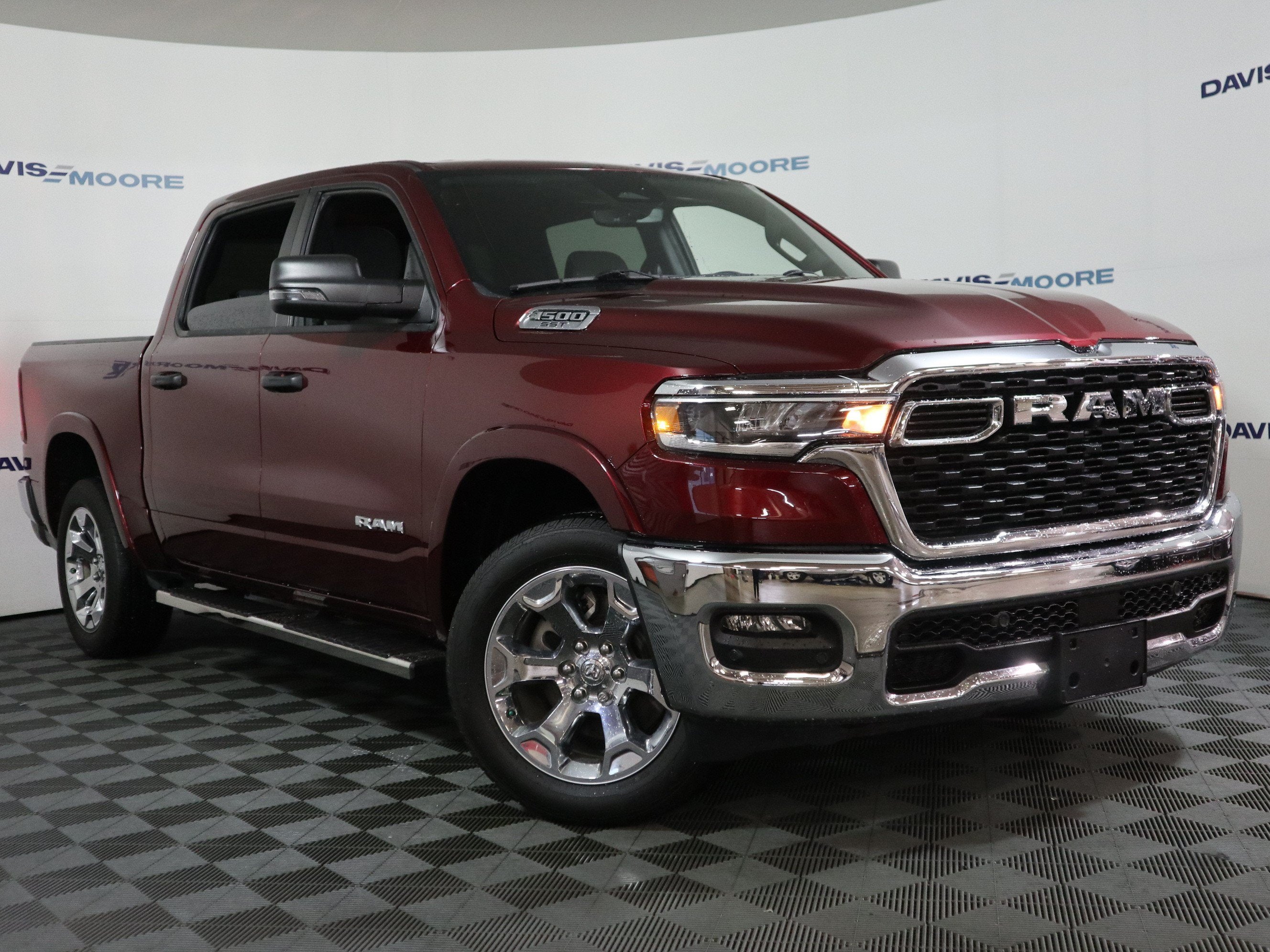 2025 RAM 1500 Lone Star Crew Cab 4x4 5'7" Box