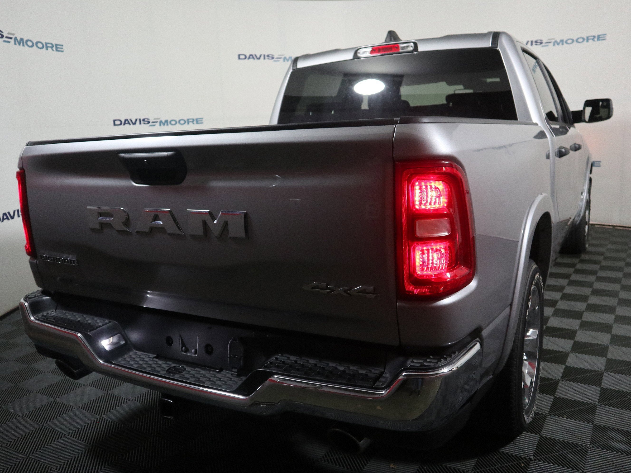 2025 RAM 1500 Big Horn Crew Cab 4x4 5'7" Box