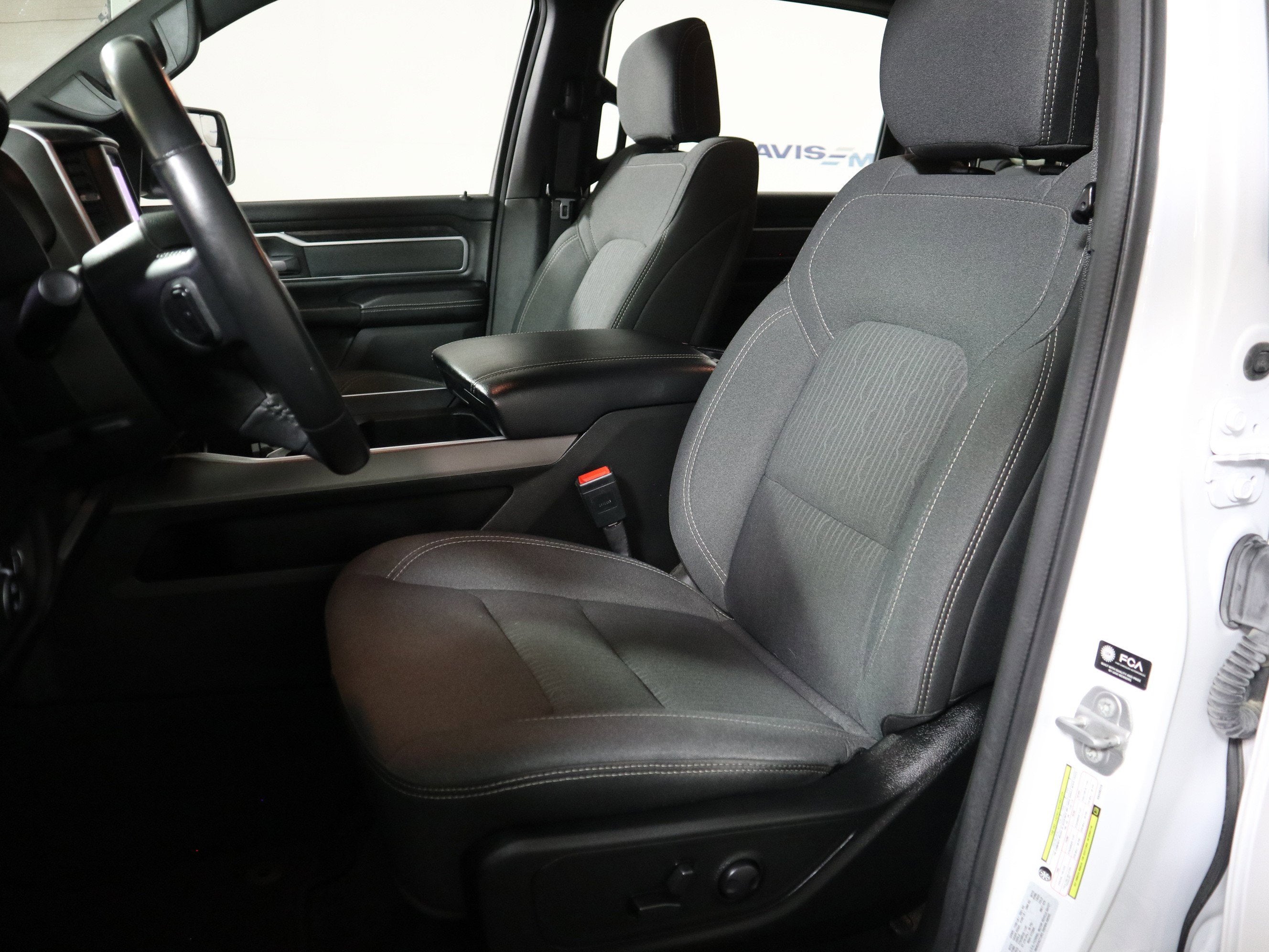 2022 RAM 1500 Big Horn Crew Cab 4x4 5'7" Box
