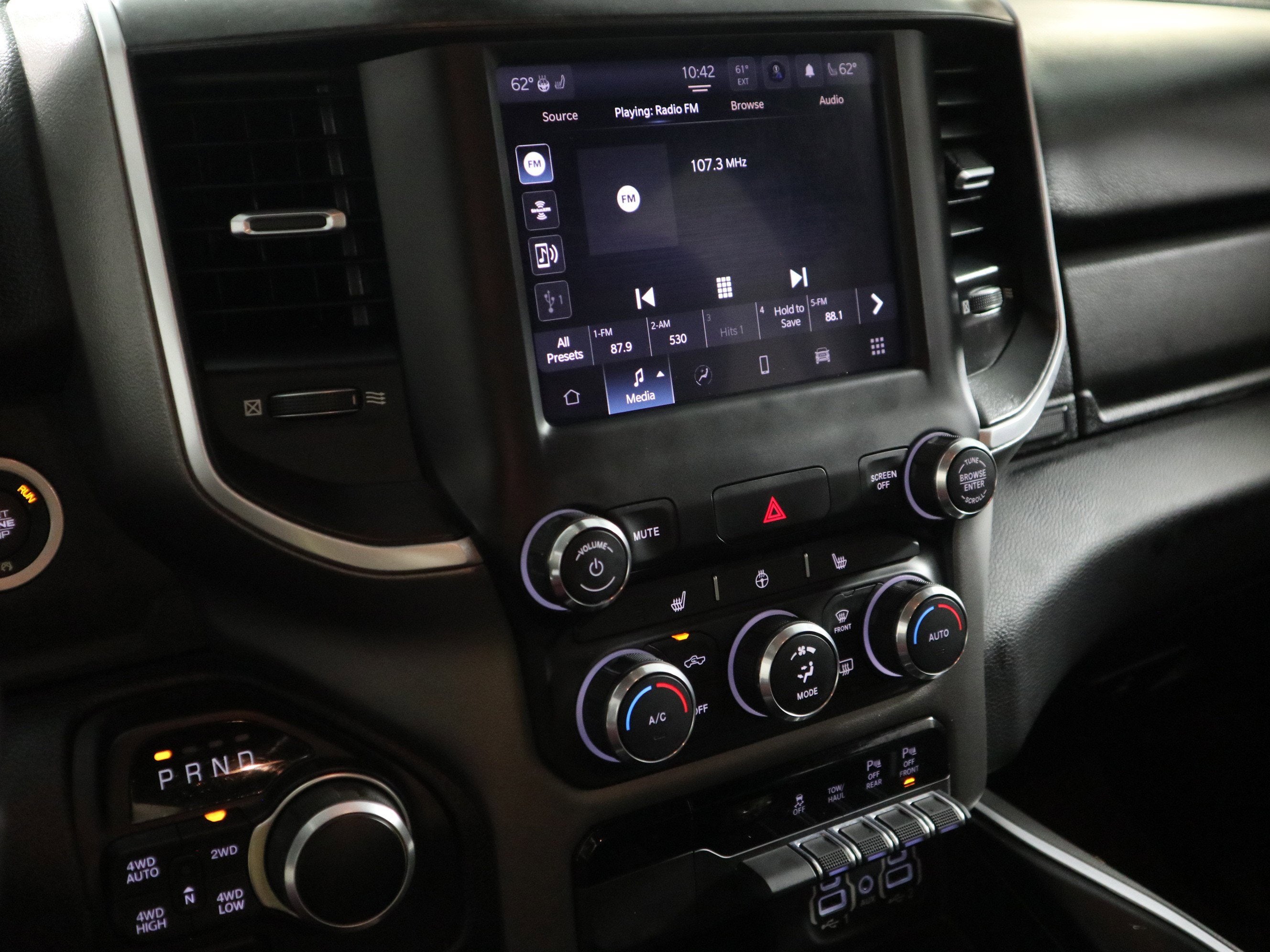 2022 RAM 1500 Big Horn Crew Cab 4x4 5'7" Box