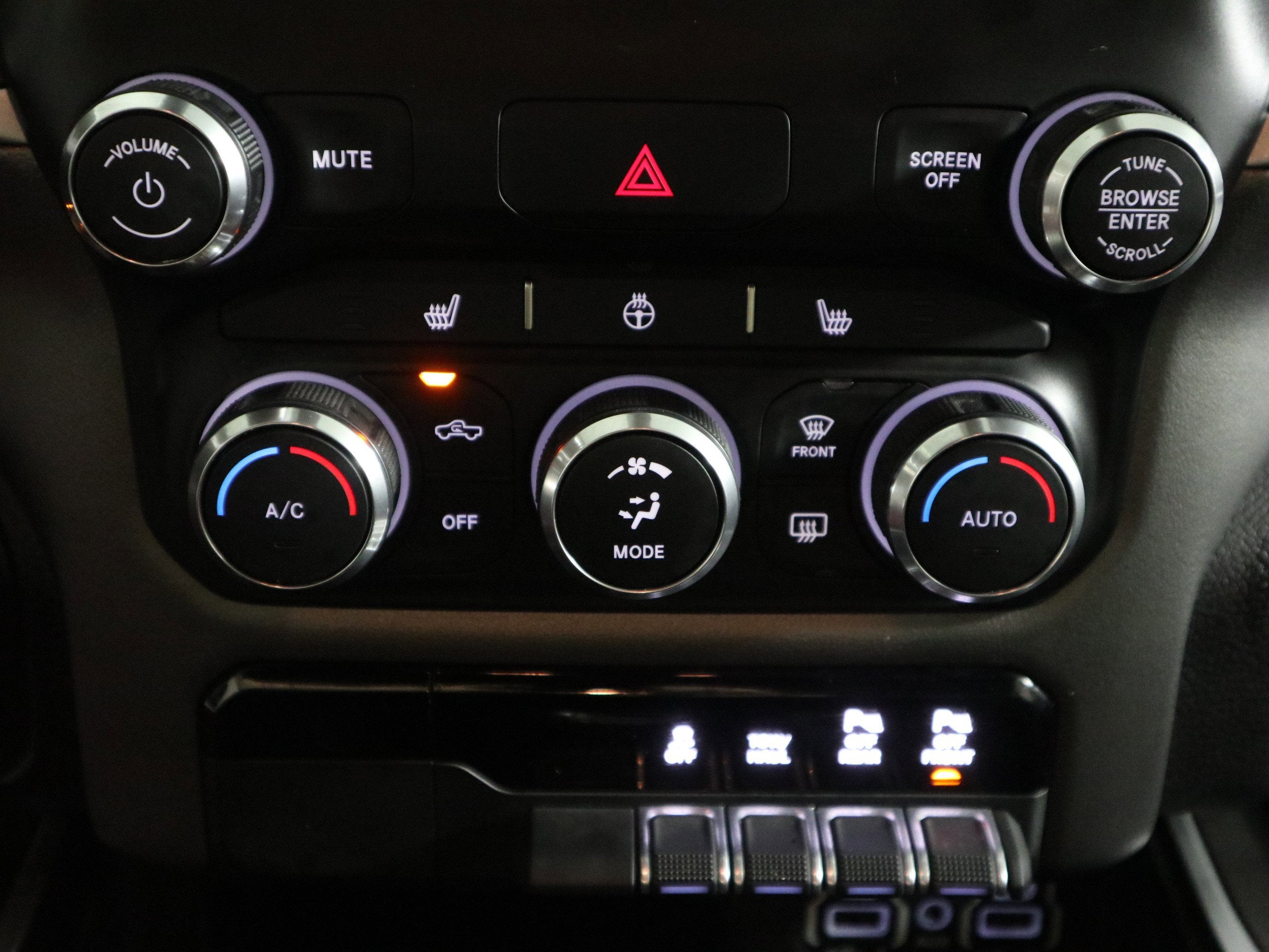 2022 RAM 1500 Big Horn Crew Cab 4x4 5'7" Box