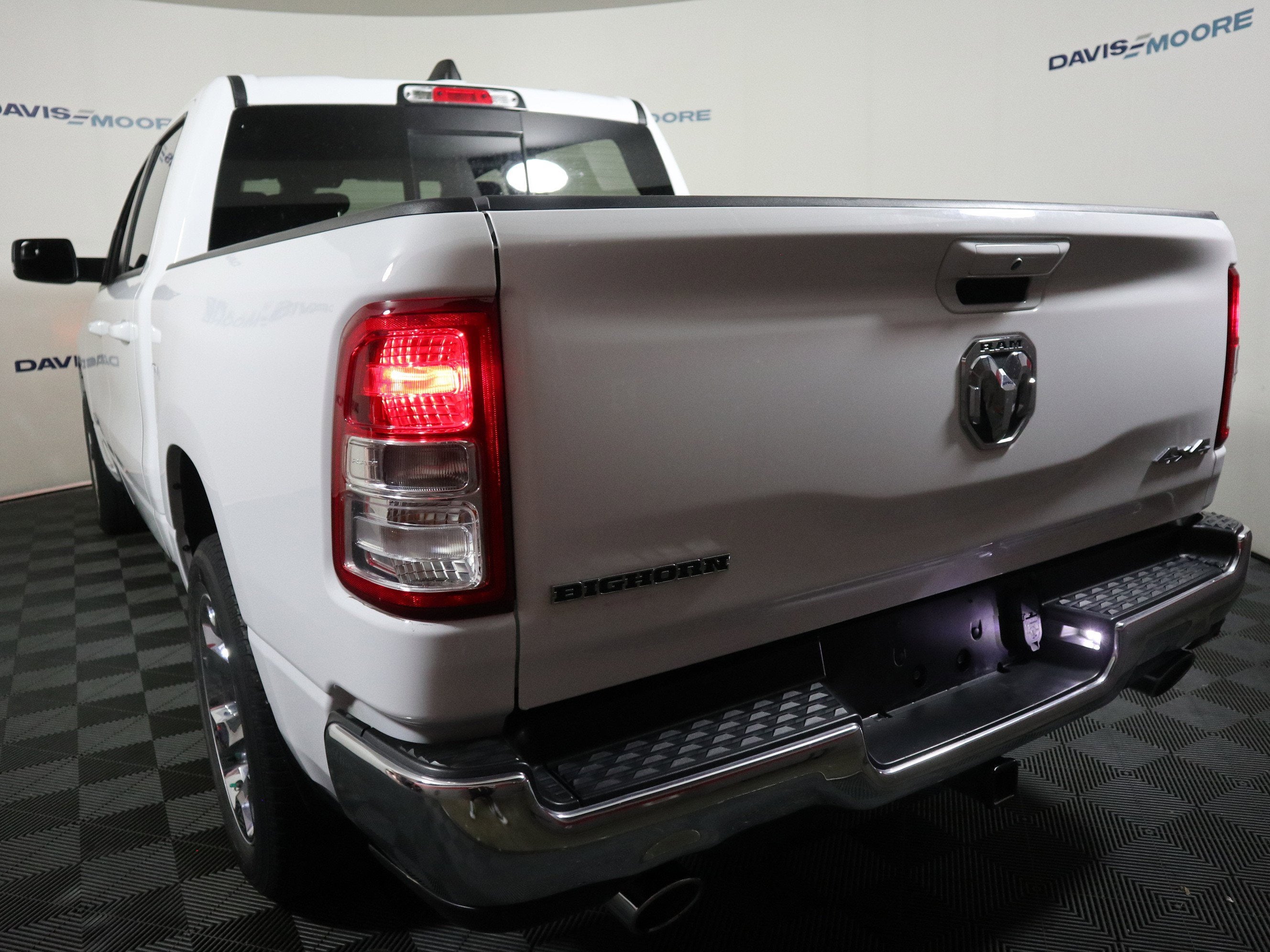 2022 RAM 1500 Big Horn Crew Cab 4x4 5'7" Box
