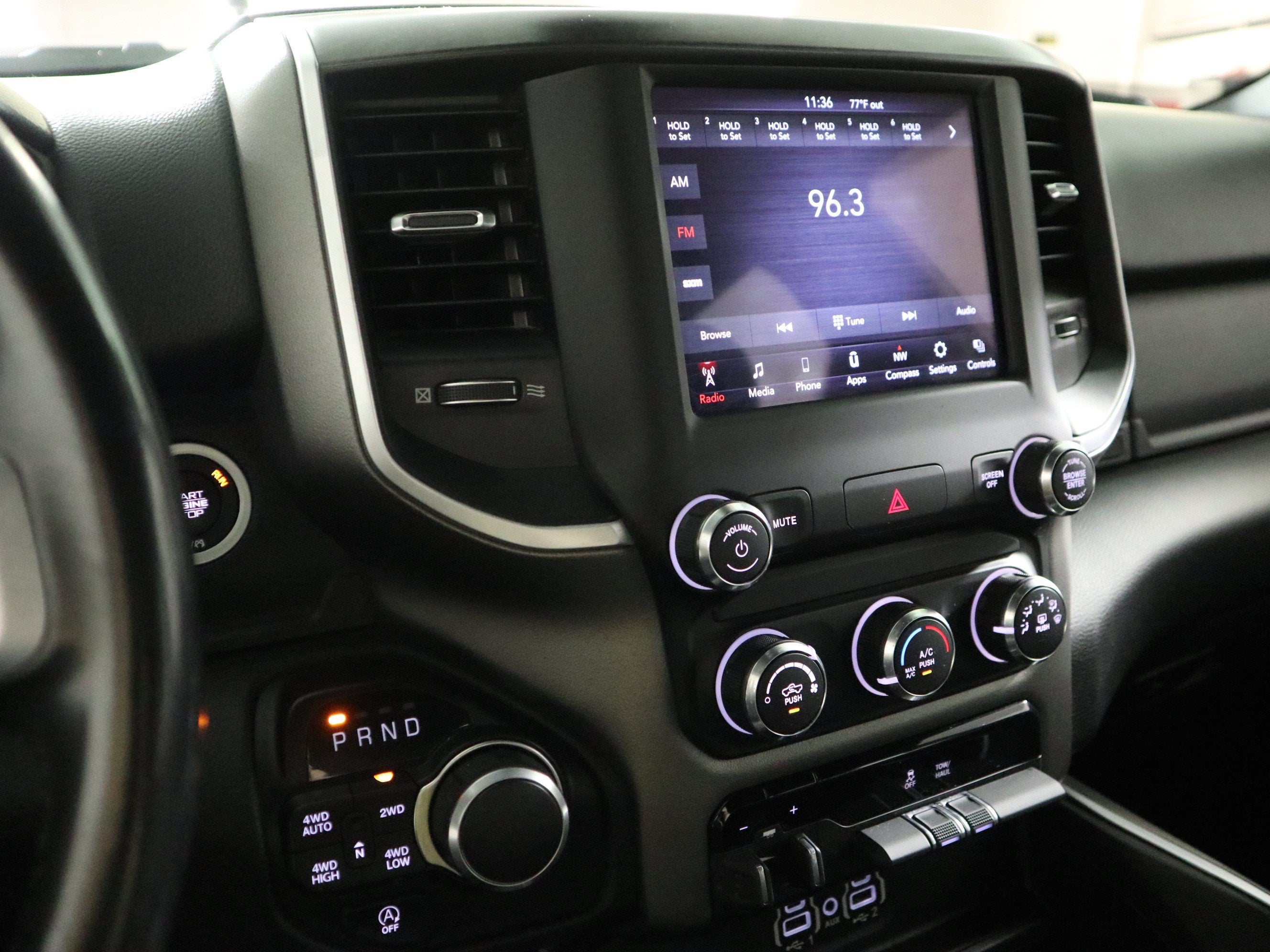 2020 RAM 1500 Big Horn Crew Cab 4x4 5'7" Box