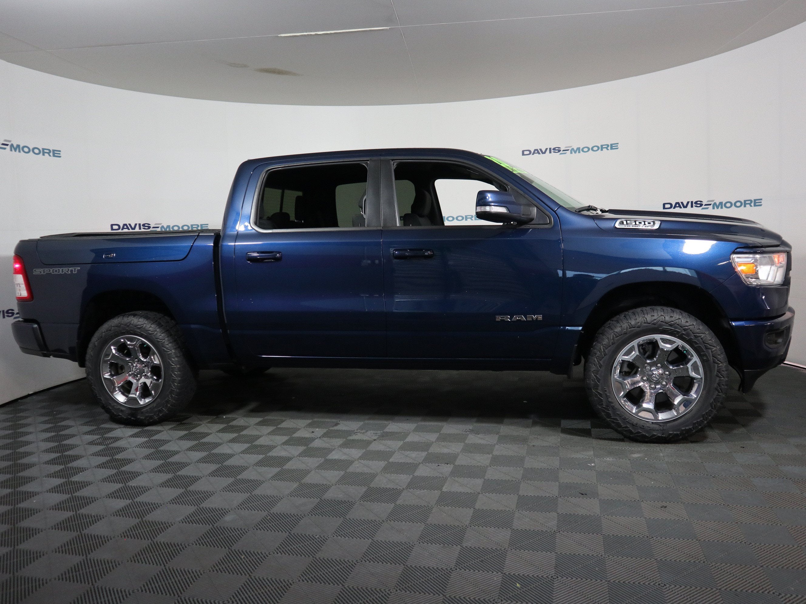 2020 RAM 1500 Big Horn Crew Cab 4x4 5'7" Box