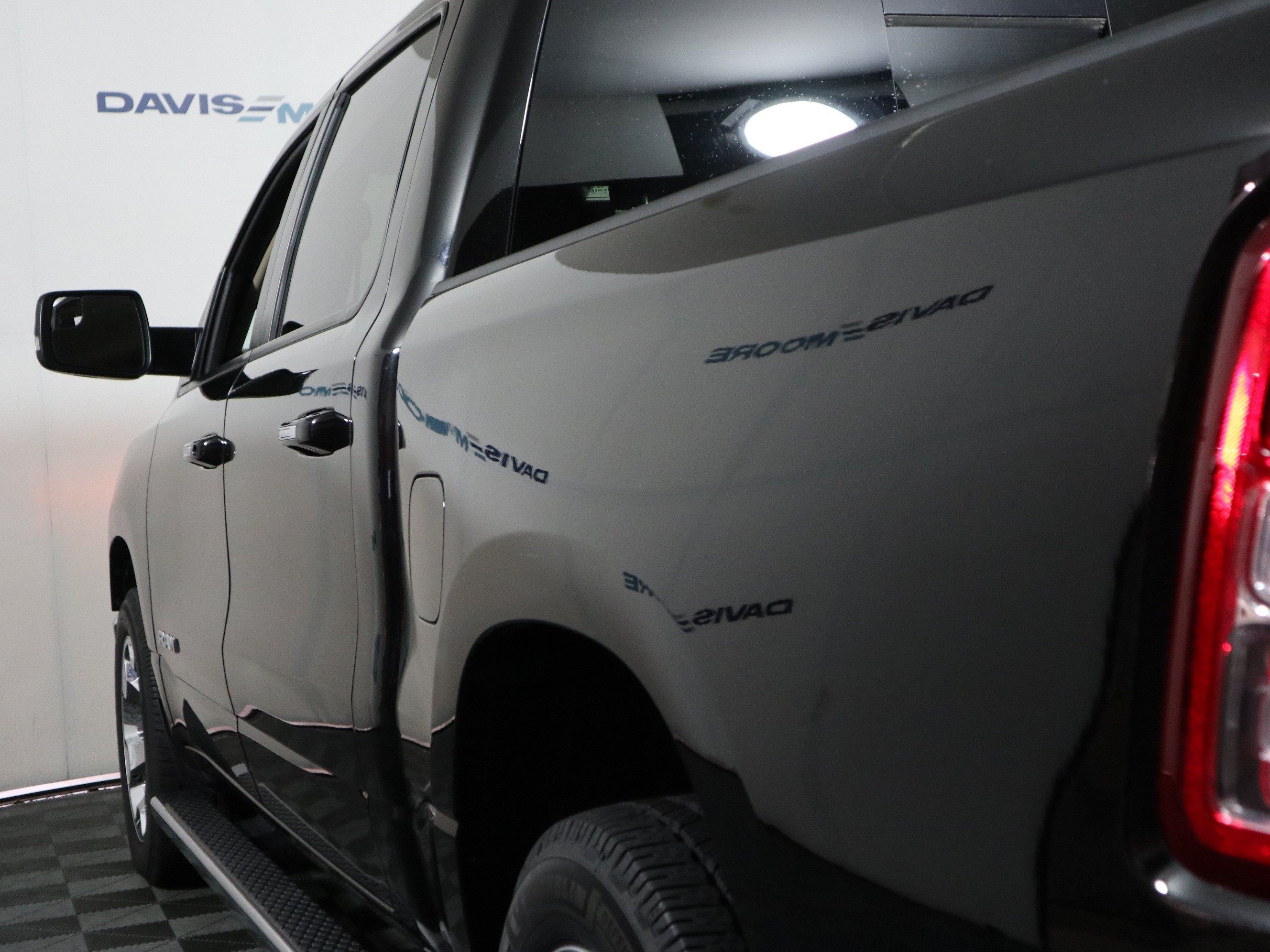 2020 RAM 1500 Big Horn Crew Cab 4x4 5'7" Box