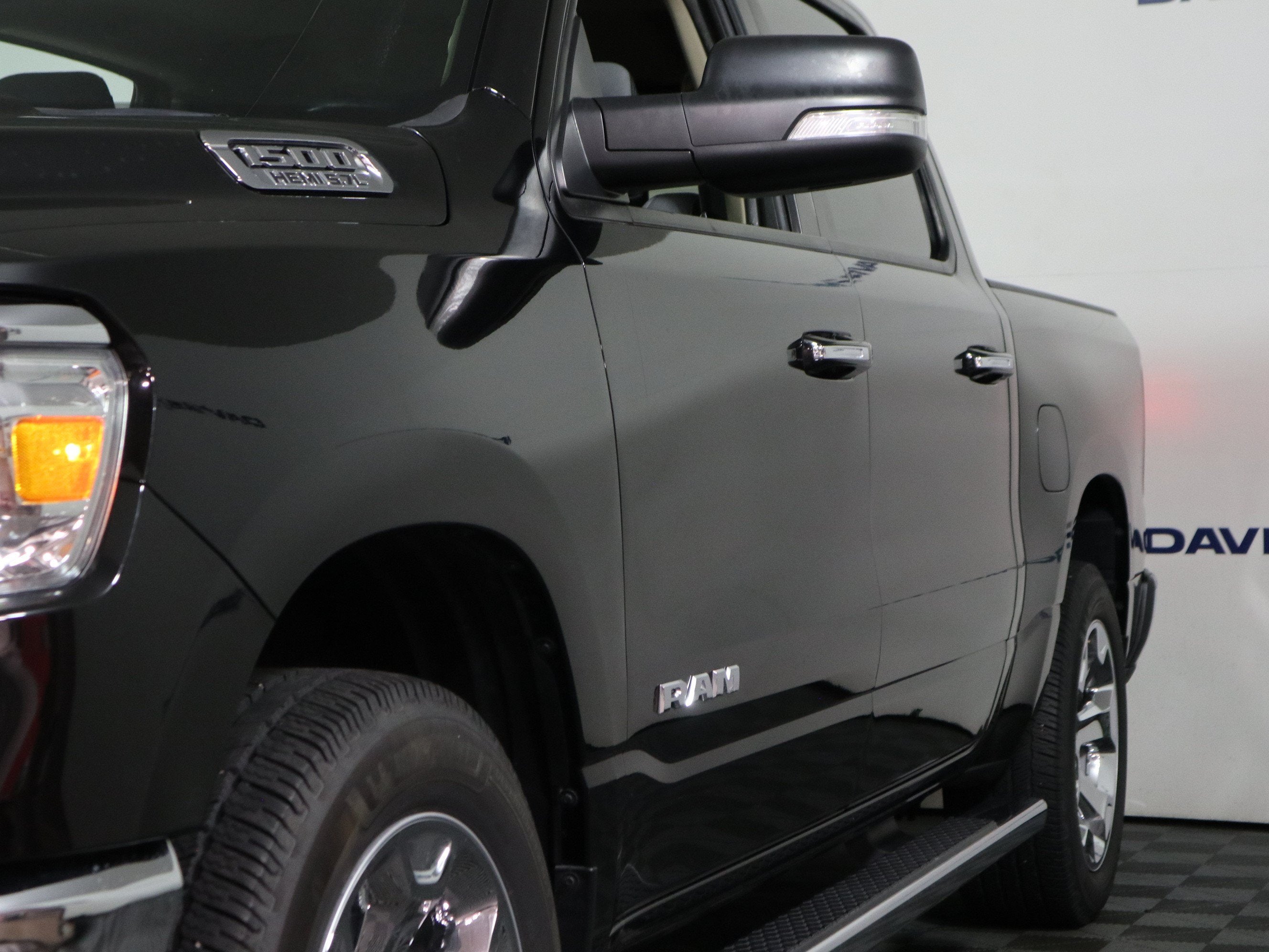 2020 RAM 1500 Big Horn Crew Cab 4x4 5'7" Box