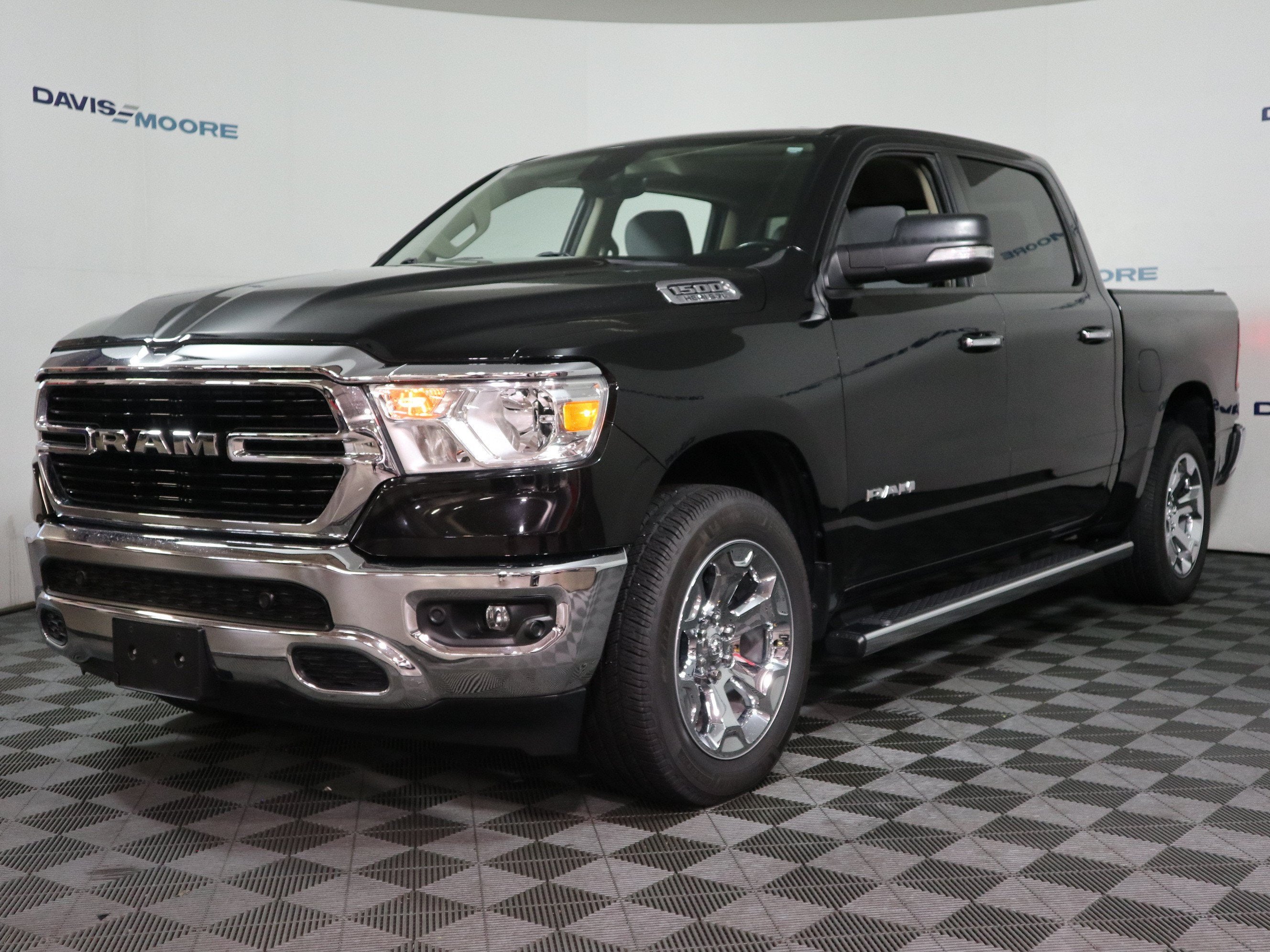 2020 RAM 1500 Big Horn Crew Cab 4x4 5'7" Box