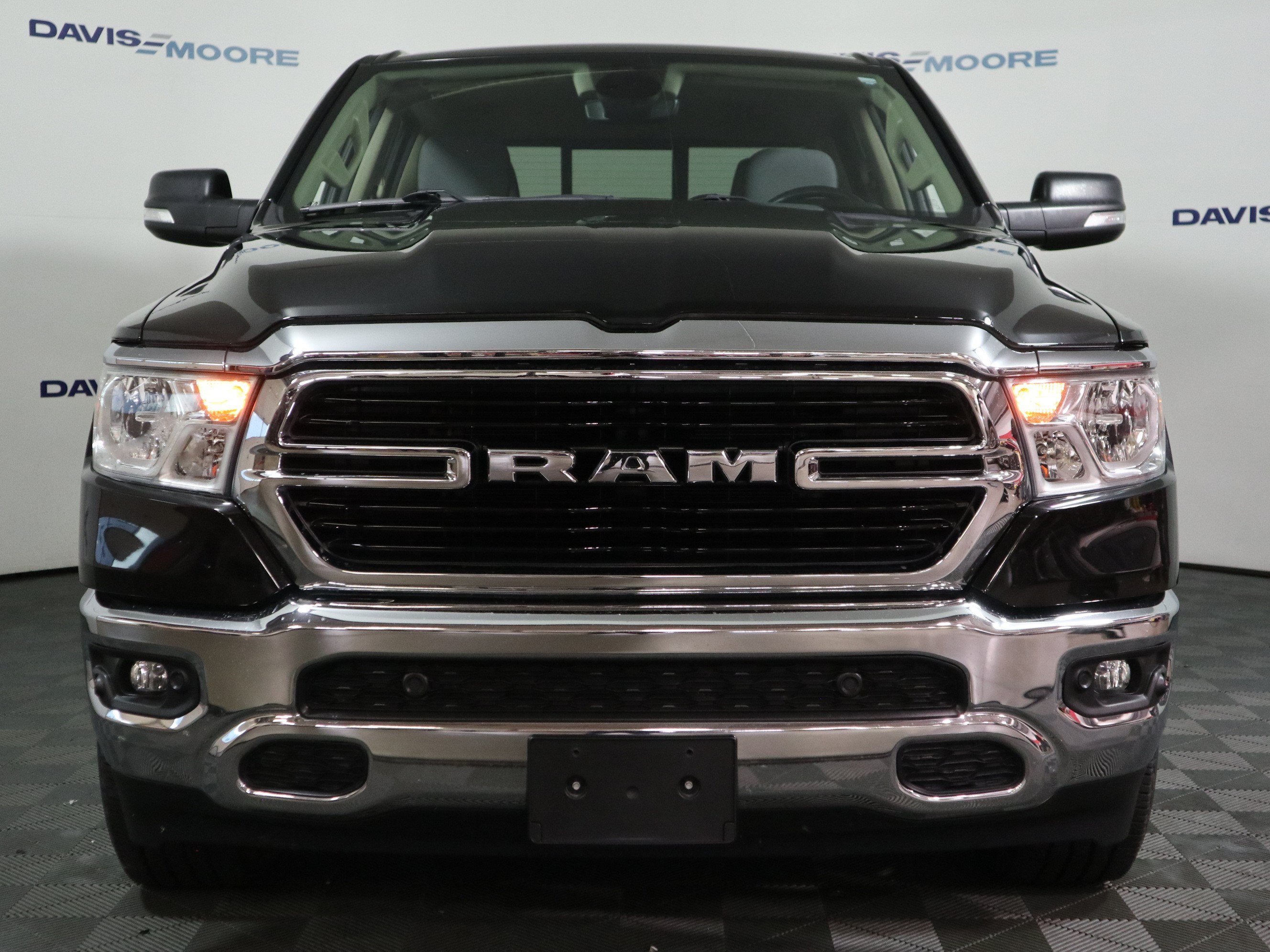 2020 RAM 1500 Big Horn Crew Cab 4x4 5'7" Box