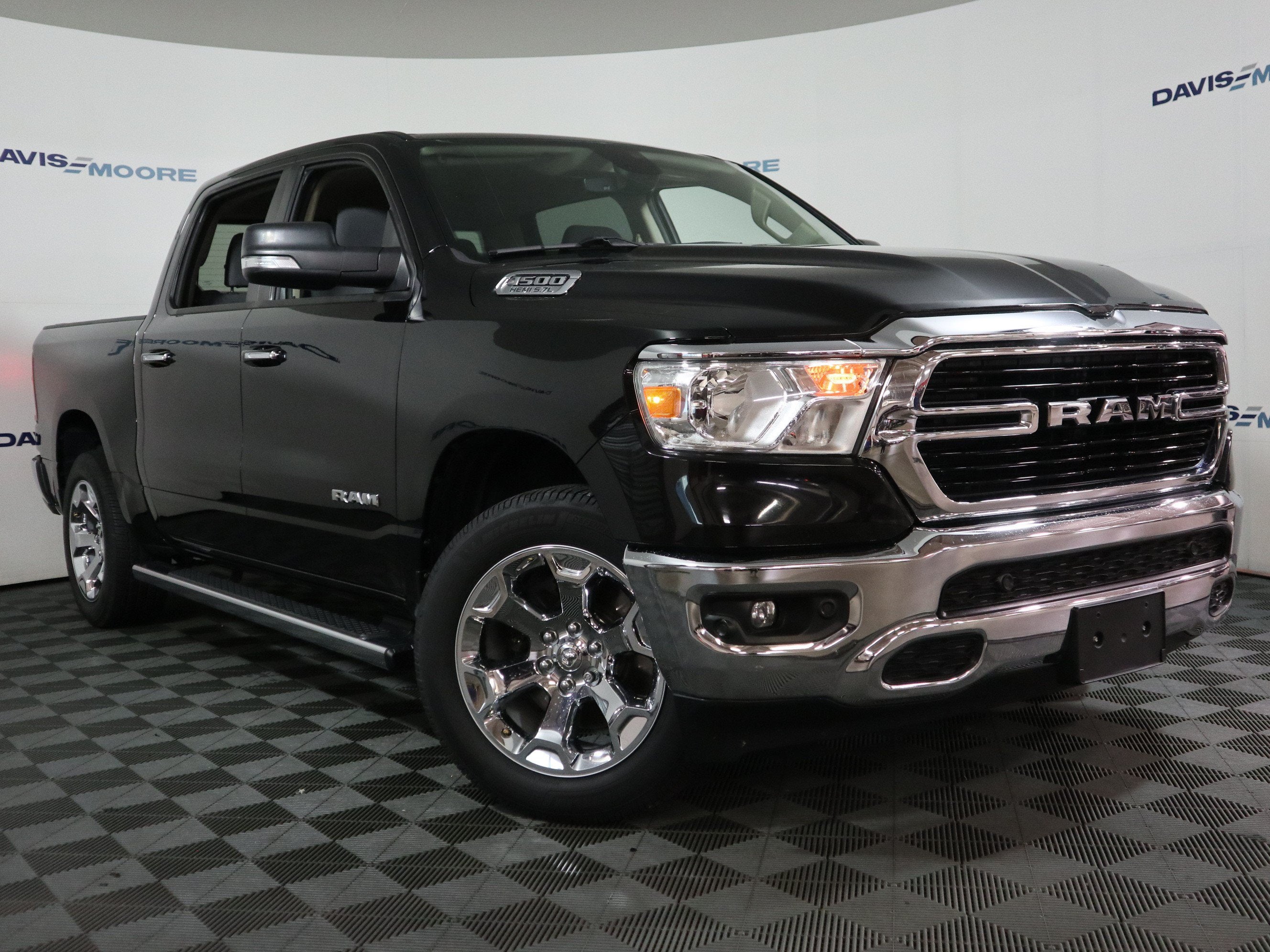 2020 RAM 1500 Big Horn Crew Cab 4x4 5'7" Box