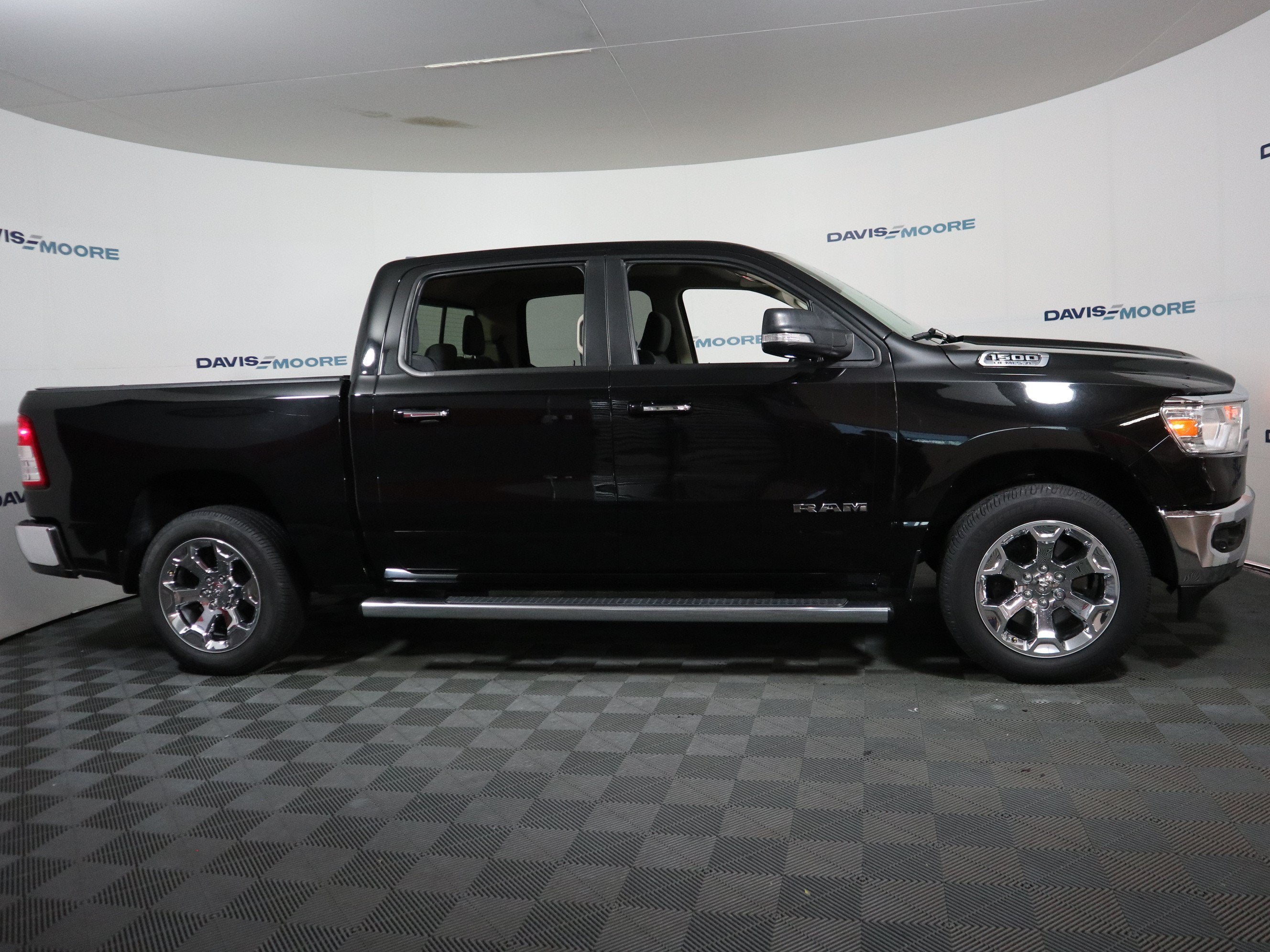 2020 RAM 1500 Big Horn Crew Cab 4x4 5'7" Box