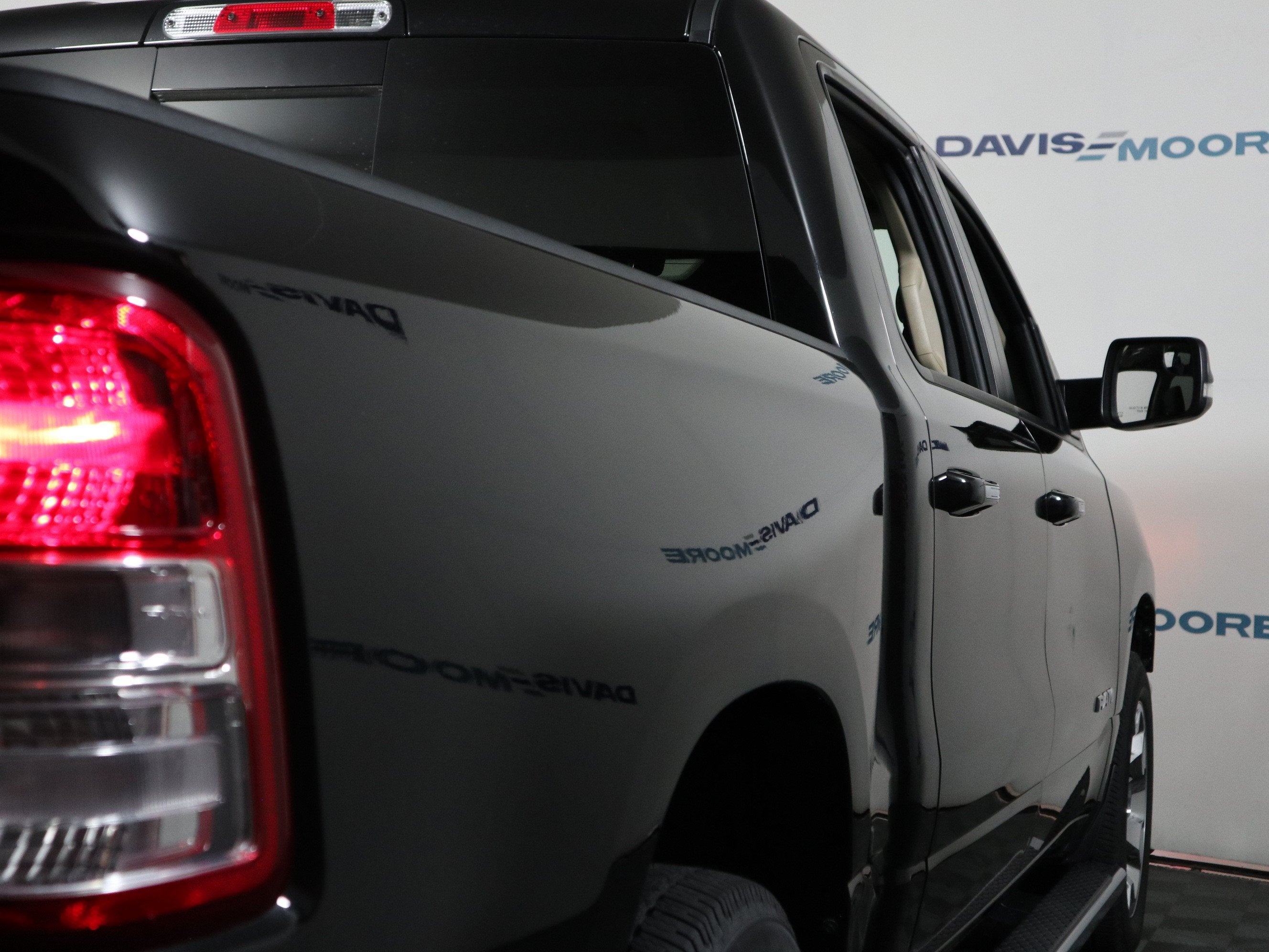 2020 RAM 1500 Big Horn Crew Cab 4x4 5'7" Box