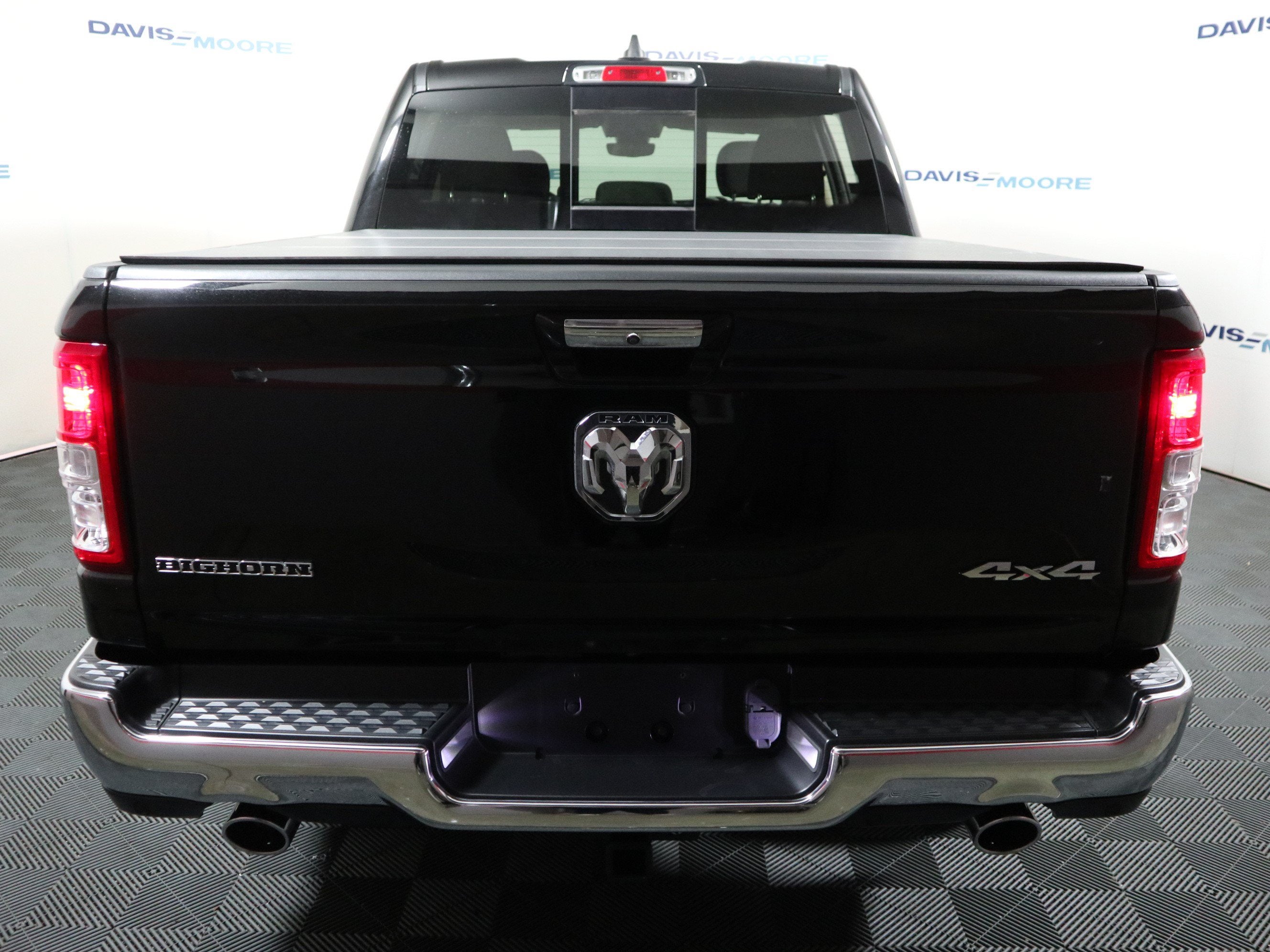 2020 RAM 1500 Big Horn Crew Cab 4x4 5'7" Box